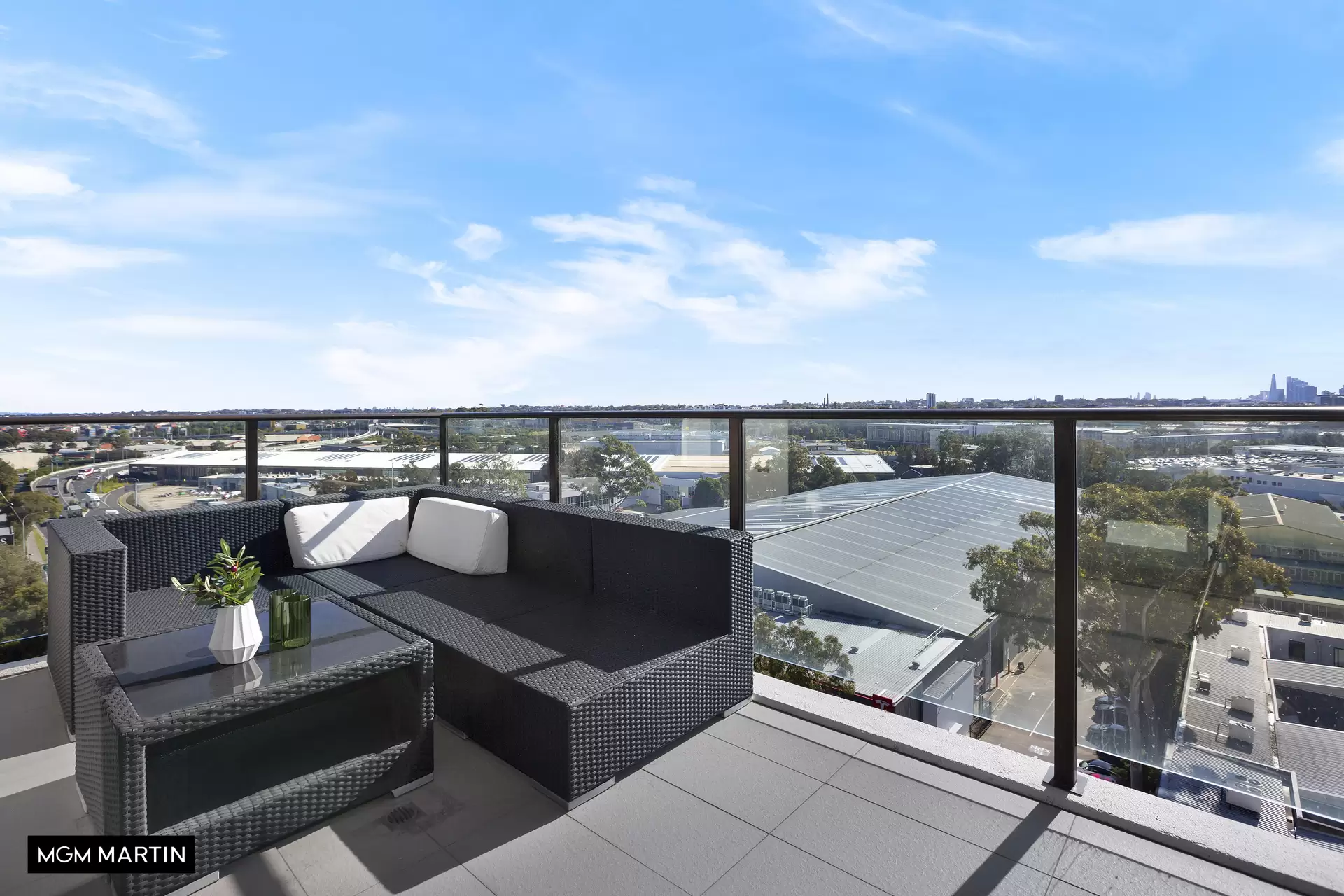 905/669 Gardeners Road, Mascot Sold by MGM Martin - image 1