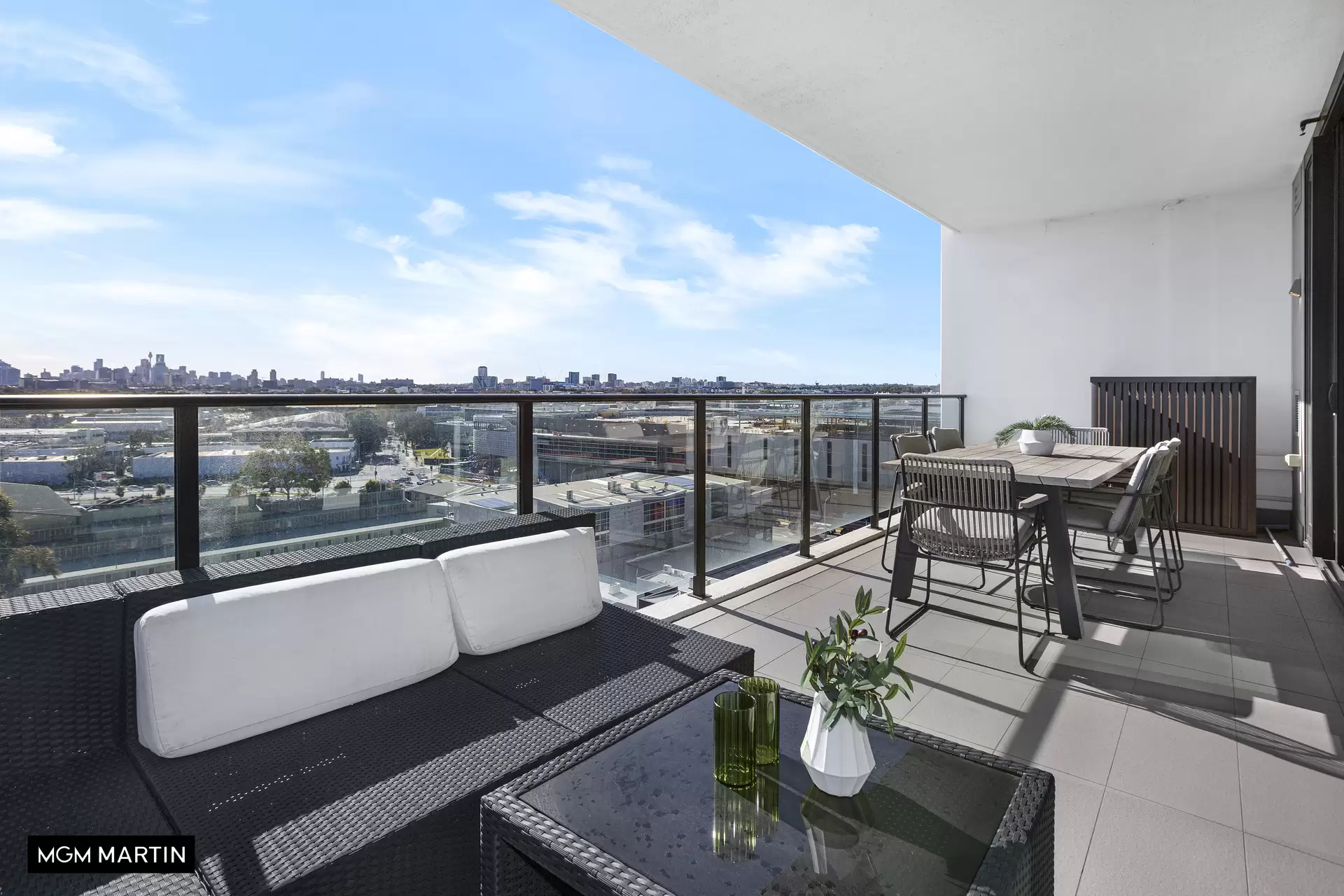 905/669 Gardeners Road, Mascot Sold by MGM Martin - image 1