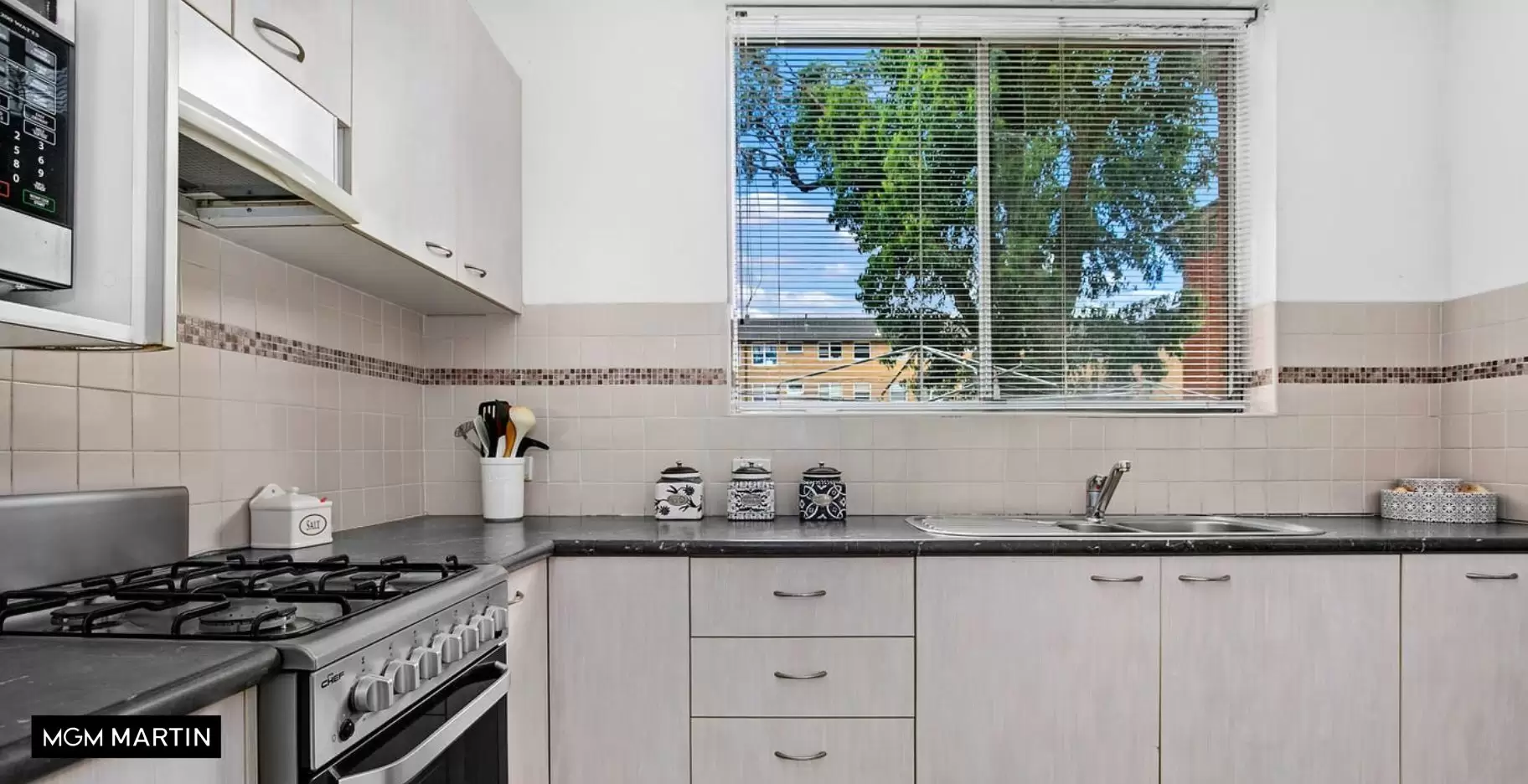 13/2 Gray Crescent, Eastlakes Sold by MGM Martin - image 1