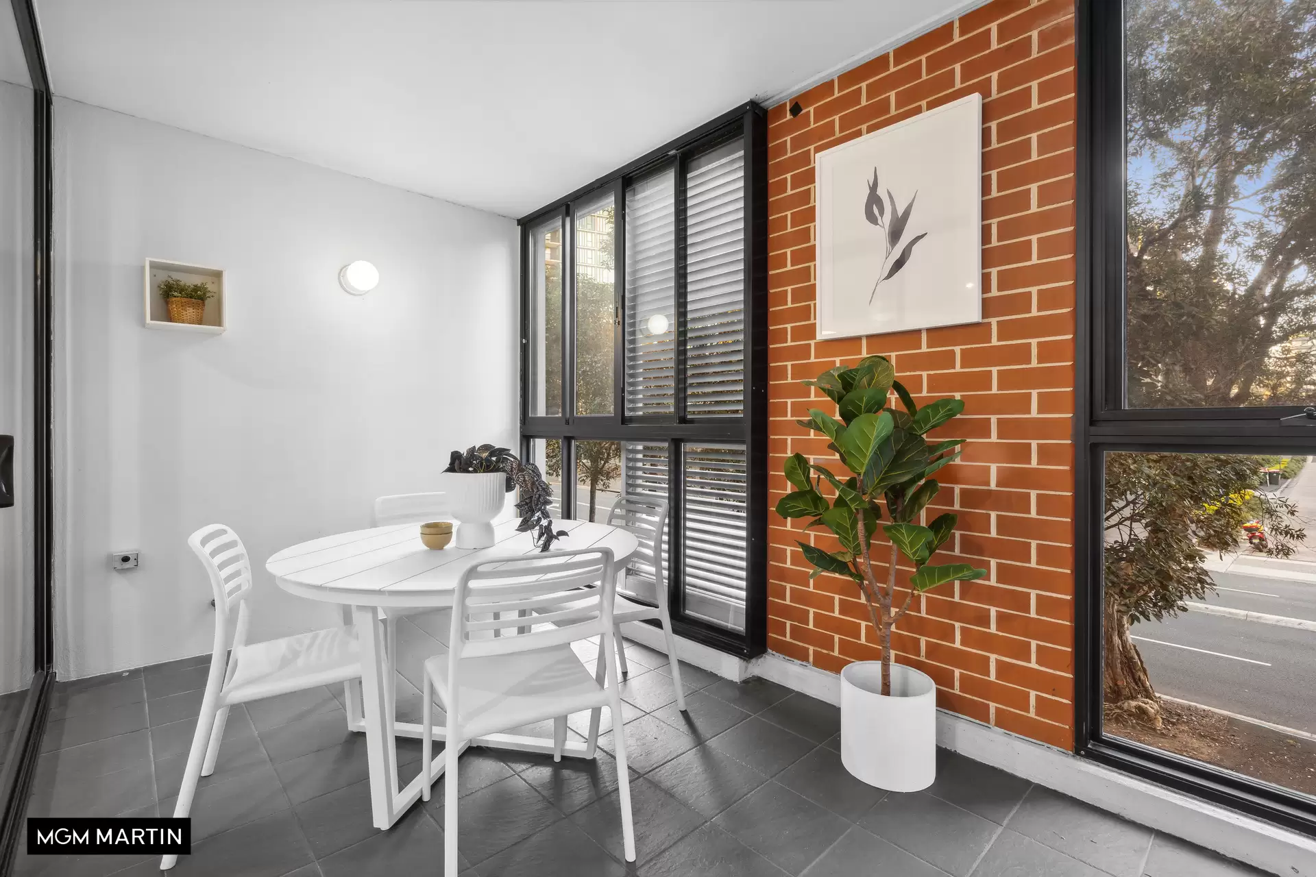 1101/1 Grandstand Parade, Zetland Sold by MGM Martin - image 1