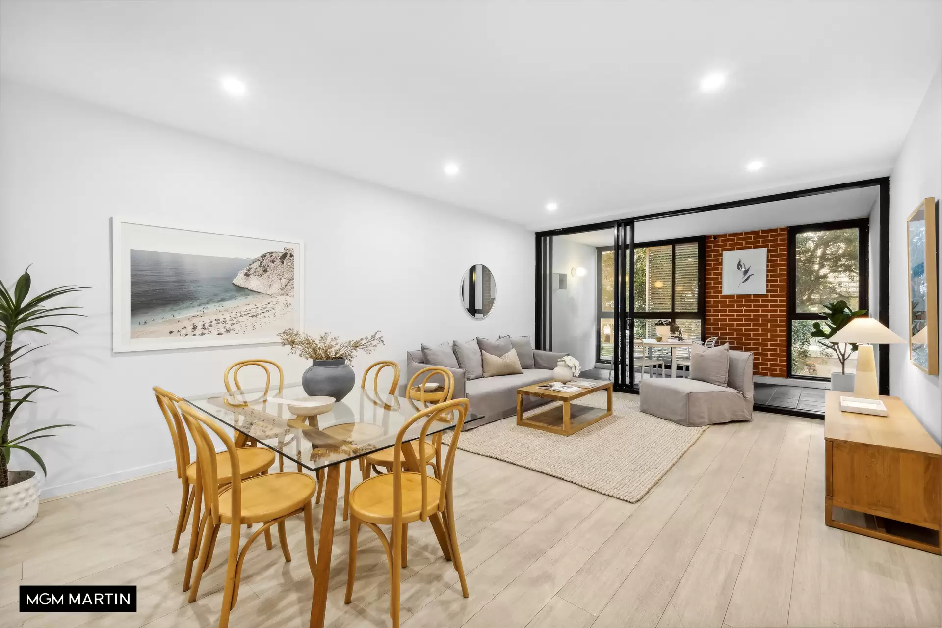 1101/1 Grandstand Parade, Zetland Sold by MGM Martin - image 1