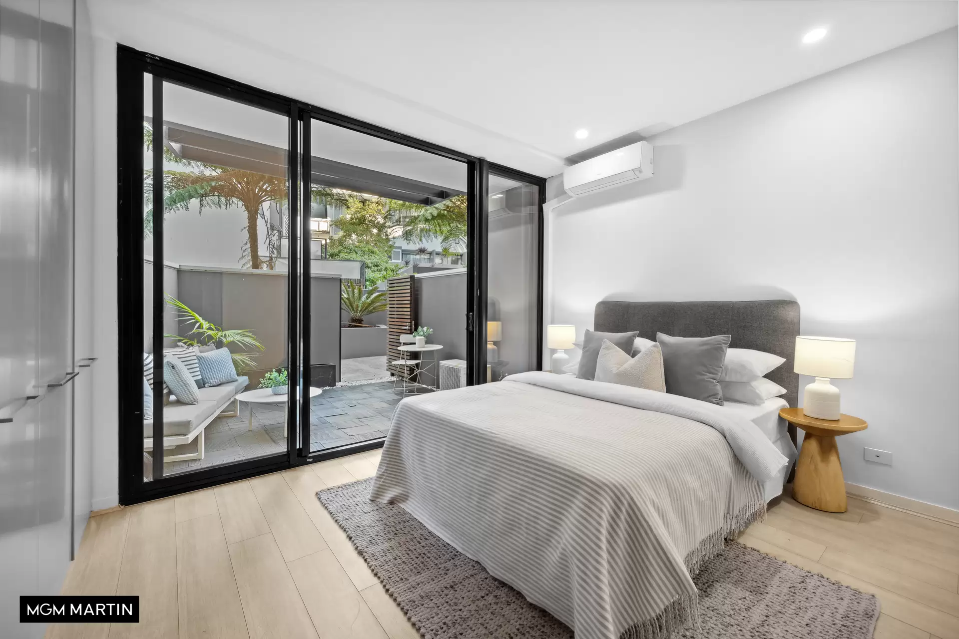 1101/1 Grandstand Parade, Zetland Sold by MGM Martin - image 1