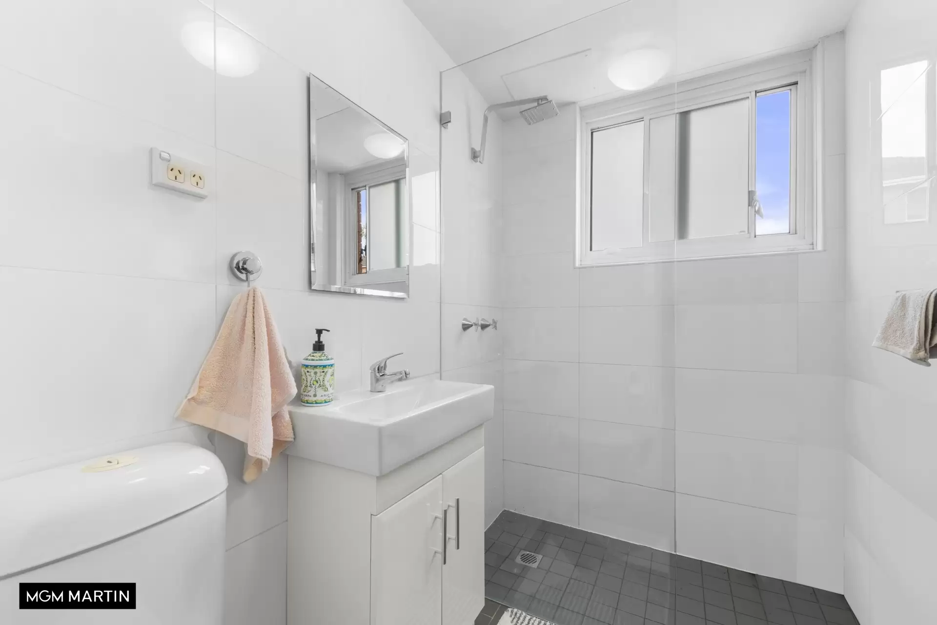 17/1 Gray Crescent, Eastlakes Sold by MGM Martin - image 1