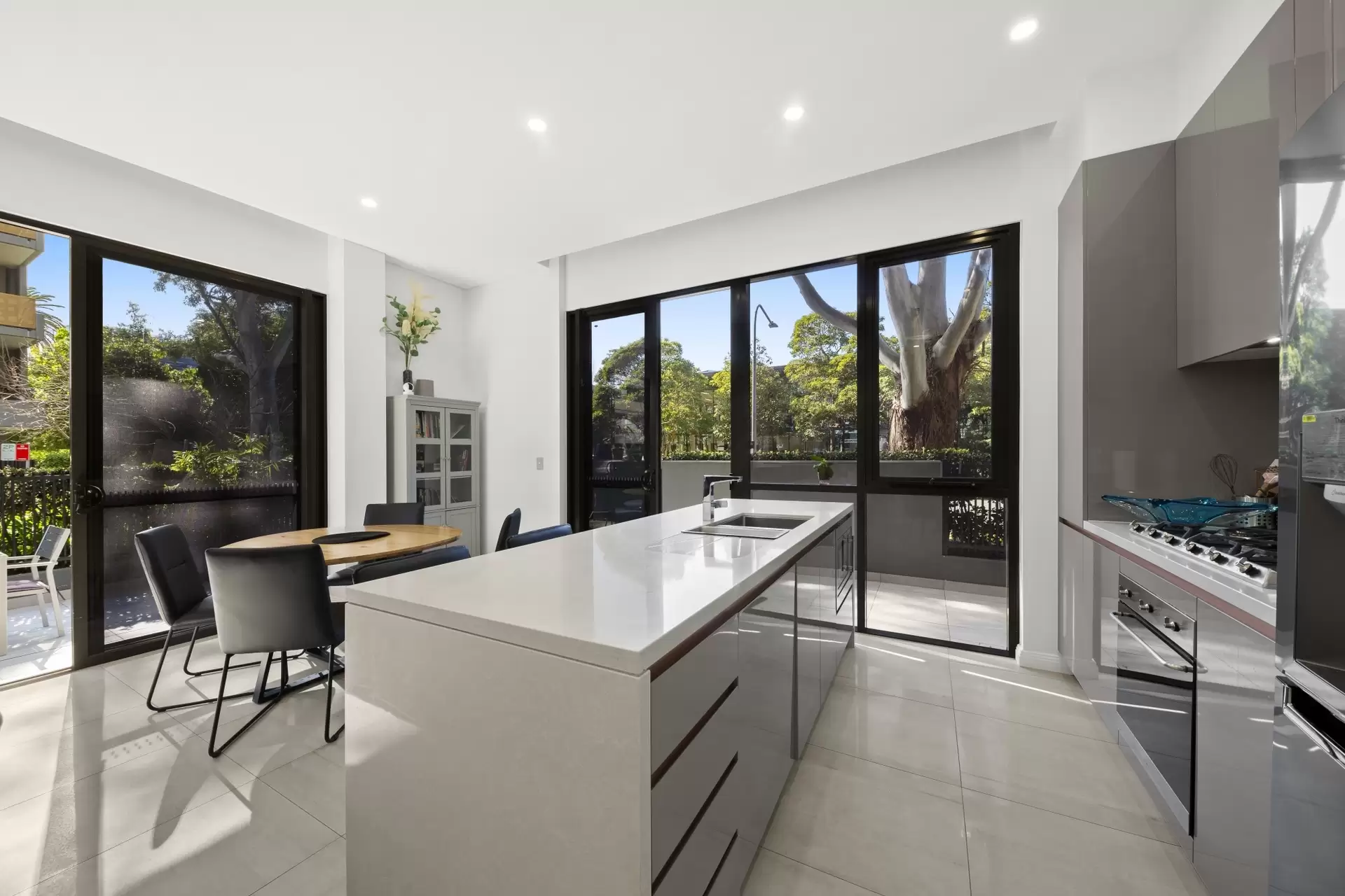 29/9 Rosebery Avenue, Rosebery Sold by MGM Martin - image 1