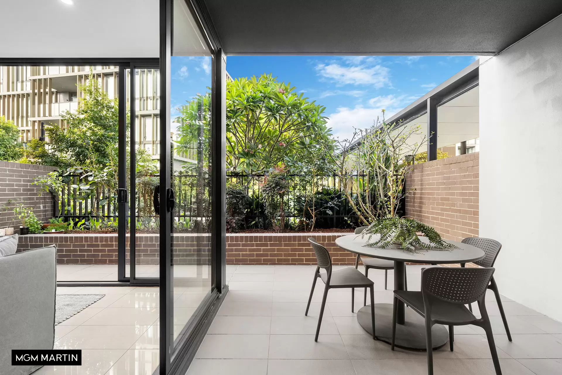 616/2B Defries Avenue, Zetland Leased by MGM Martin - image 1