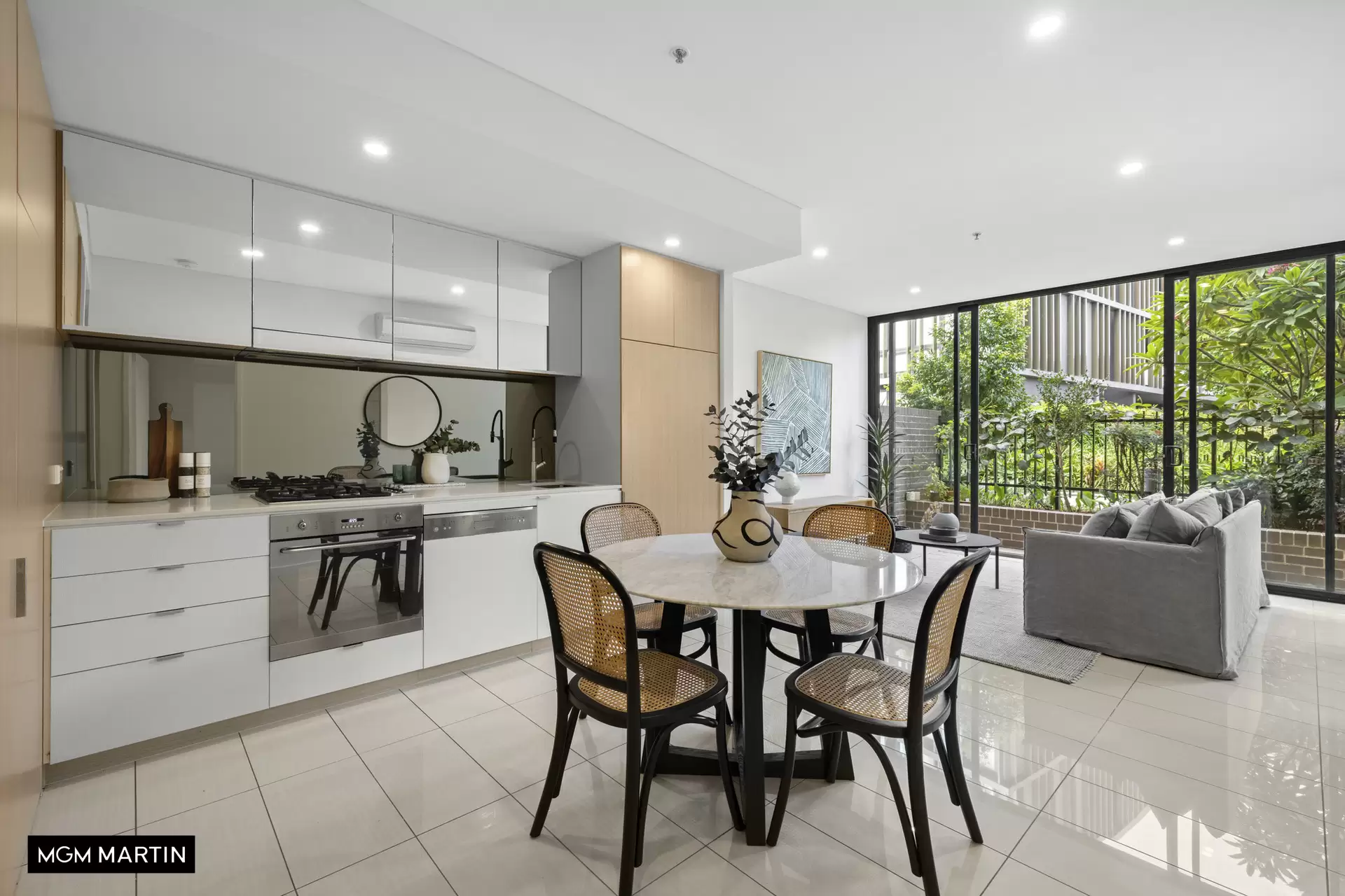 616/2B Defries Avenue, Zetland Leased by MGM Martin - image 1