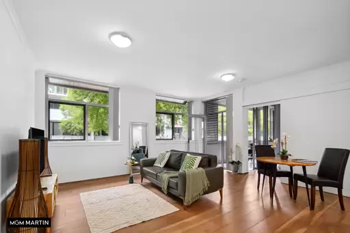 1/11 Grandstand Parade, Zetland Sold by MGM Martin