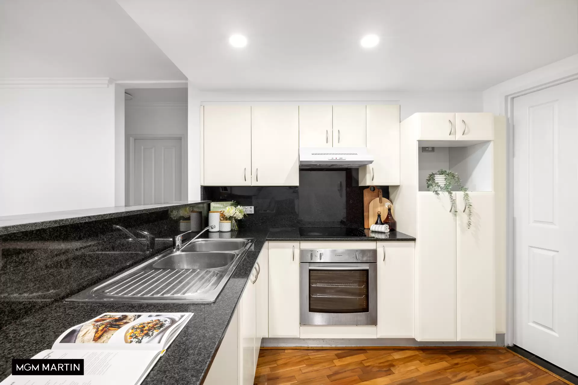 8/480 King Street, Newtown Sold by MGM Martin - image 1