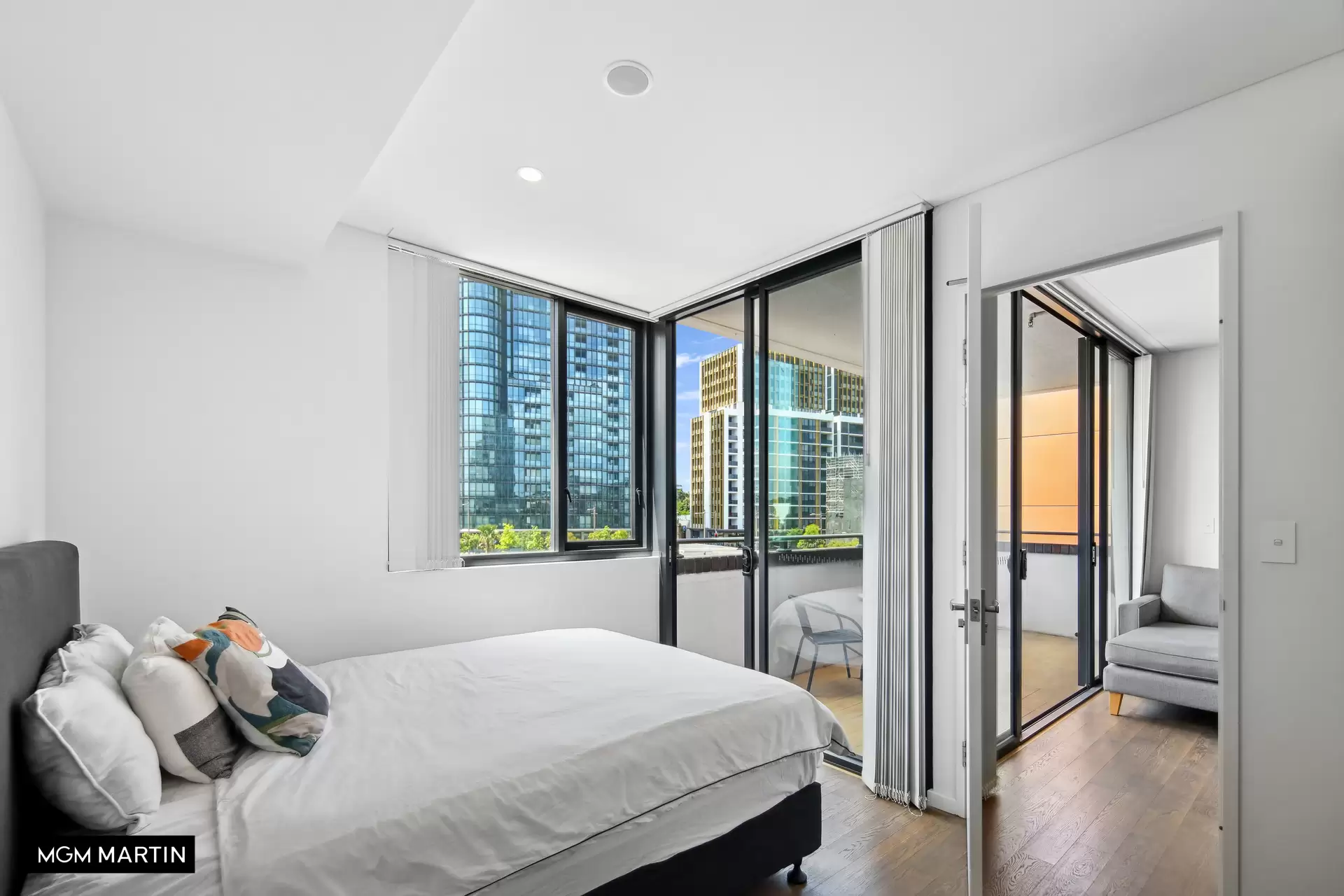 207/6 Paul Street, Zetland Sold by MGM Martin - image 1