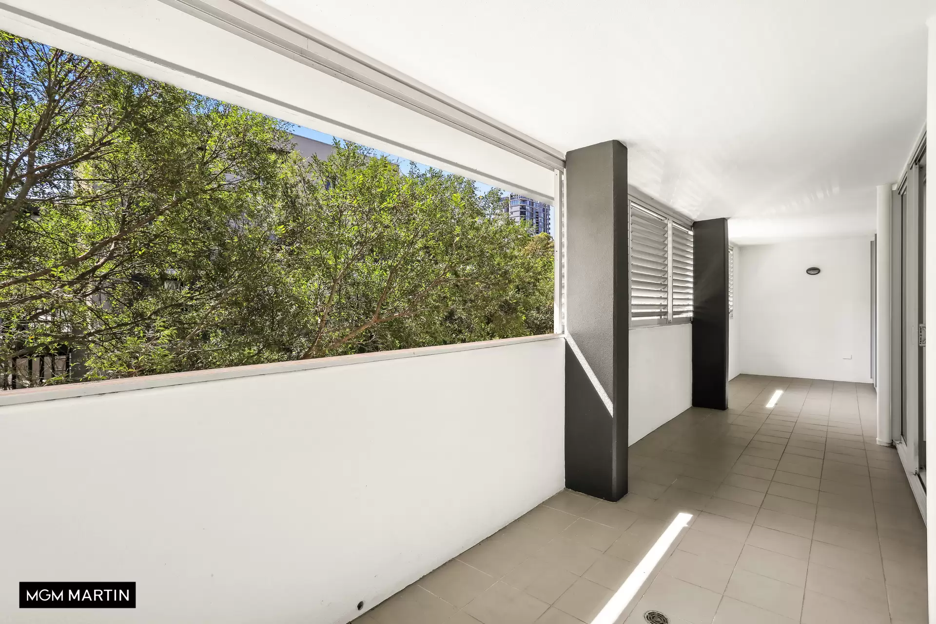 22/4 Grandstand Parade, Zetland Leased by MGM Martin - image 1