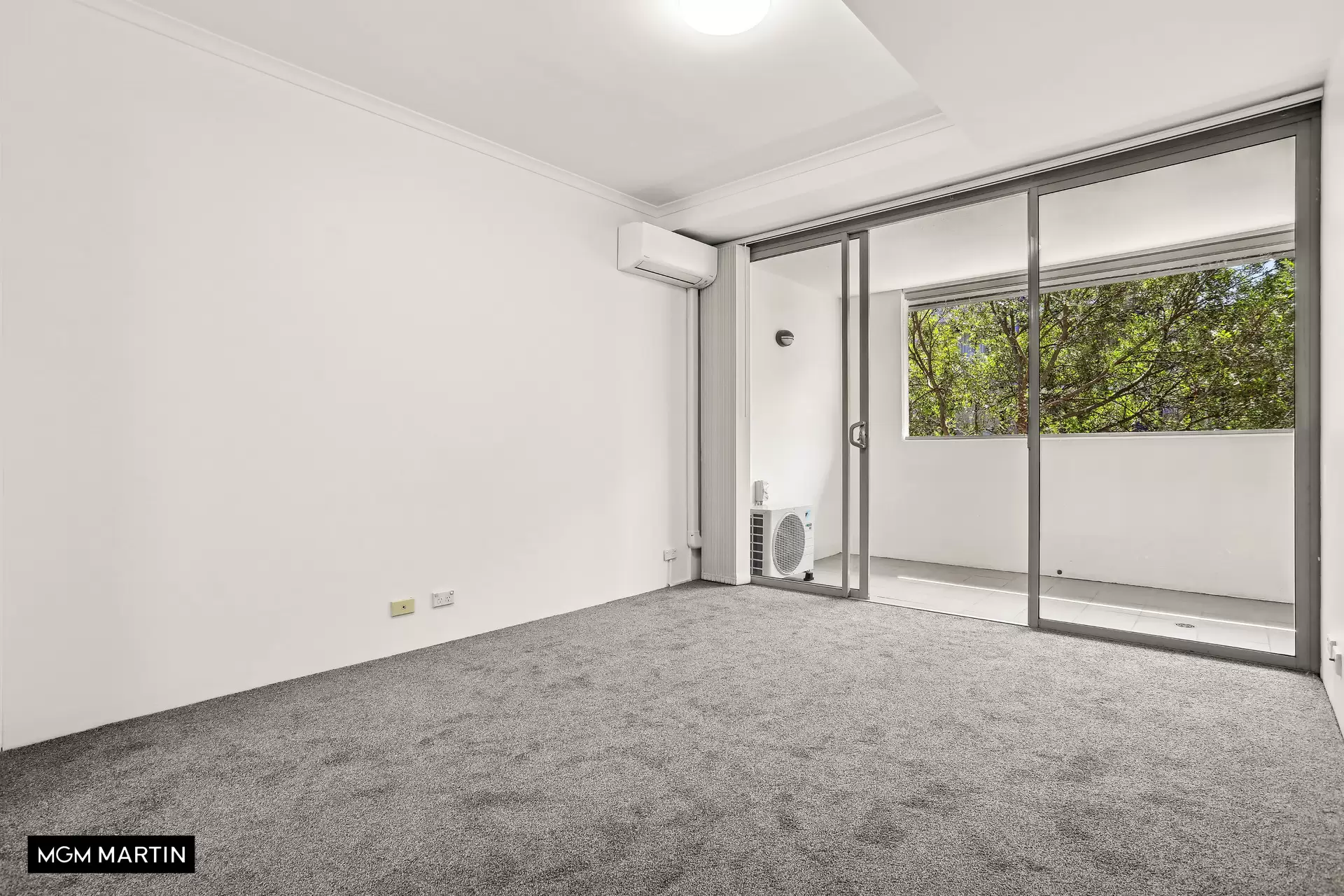 22/4 Grandstand Parade, Zetland Leased by MGM Martin - image 1