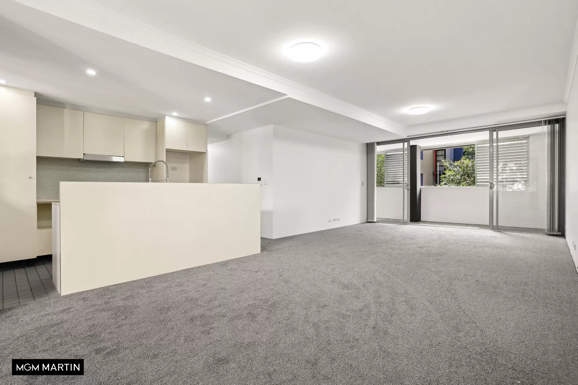 22/4 Grandstand Parade, Zetland Leased by MGM Martin - image 1