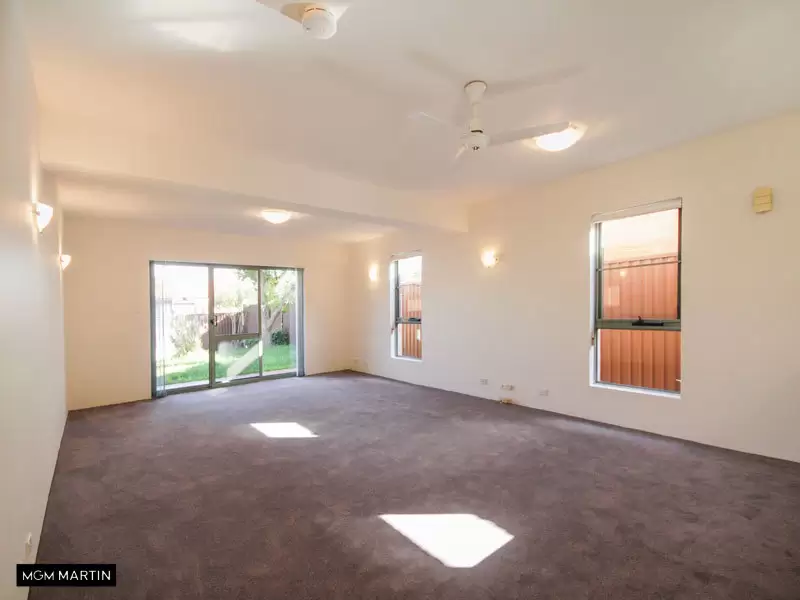 1/27 Garden Street, Eastlakes Leased by MGM Martin - image 1