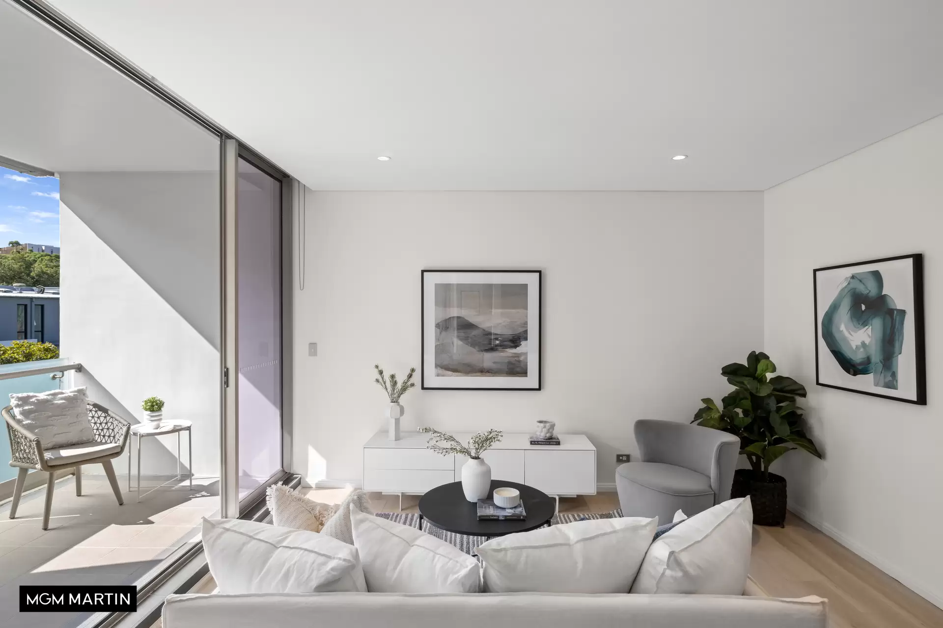 317/17 Grandstand Parade, Zetland Sold by MGM Martin - image 1