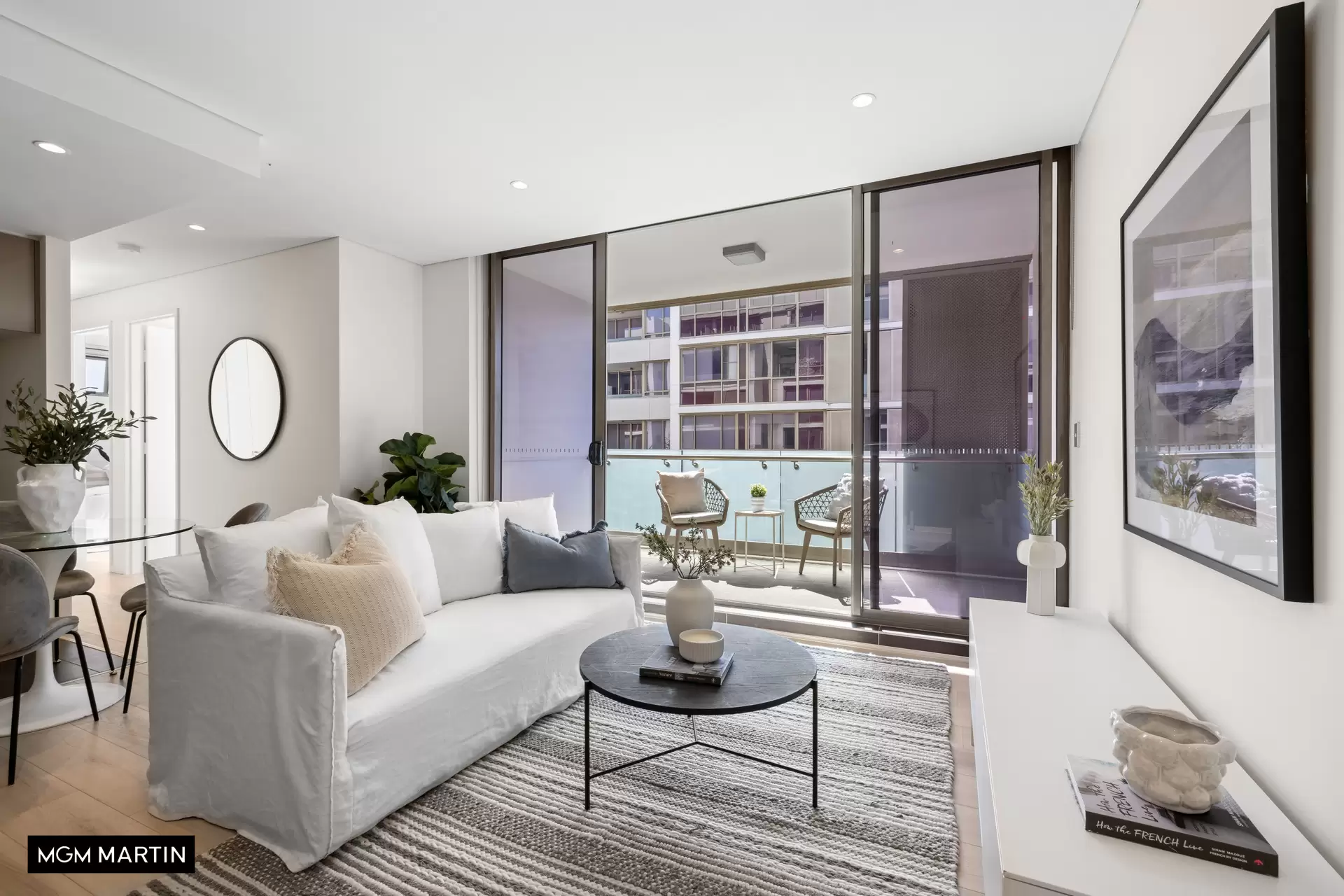 317/17 Grandstand Parade, Zetland Sold by MGM Martin - image 1