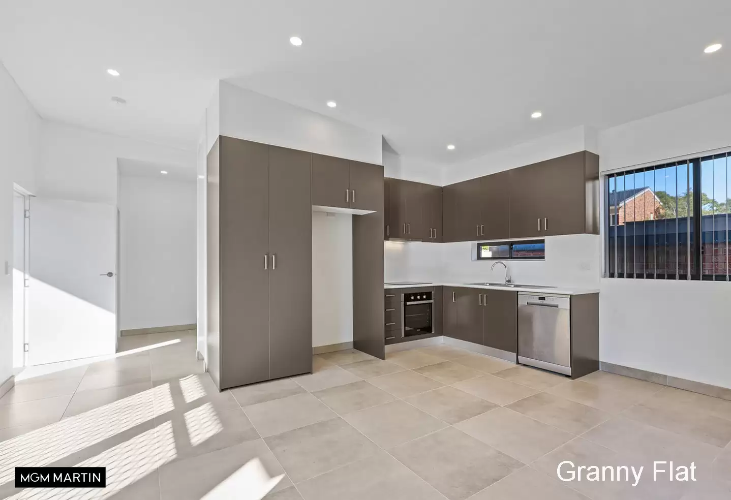 1/44 King Street, Eastlakes Leased by MGM Martin - image 1