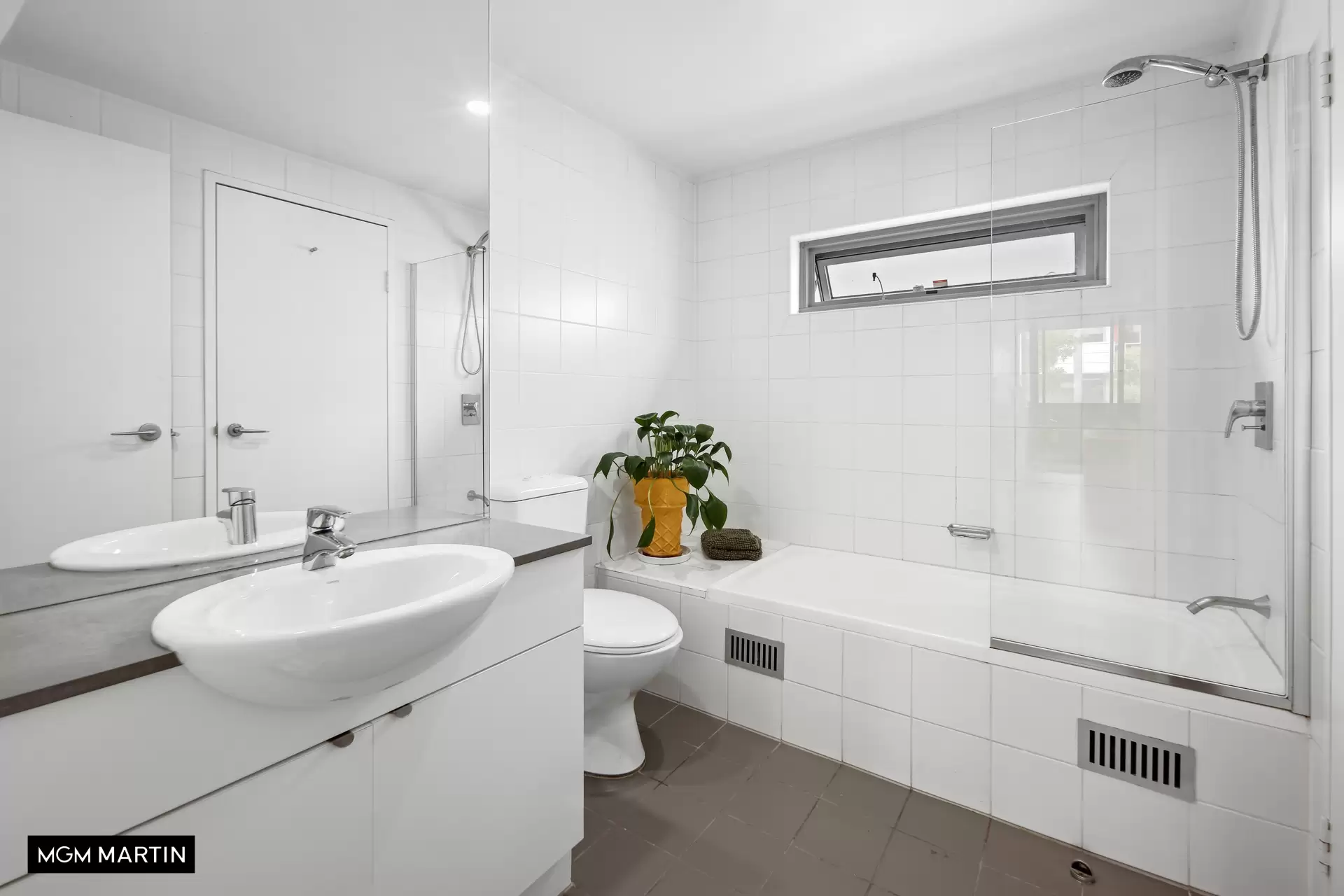 11/6B Grandstand Parade, Zetland Sold by MGM Martin - image 1
