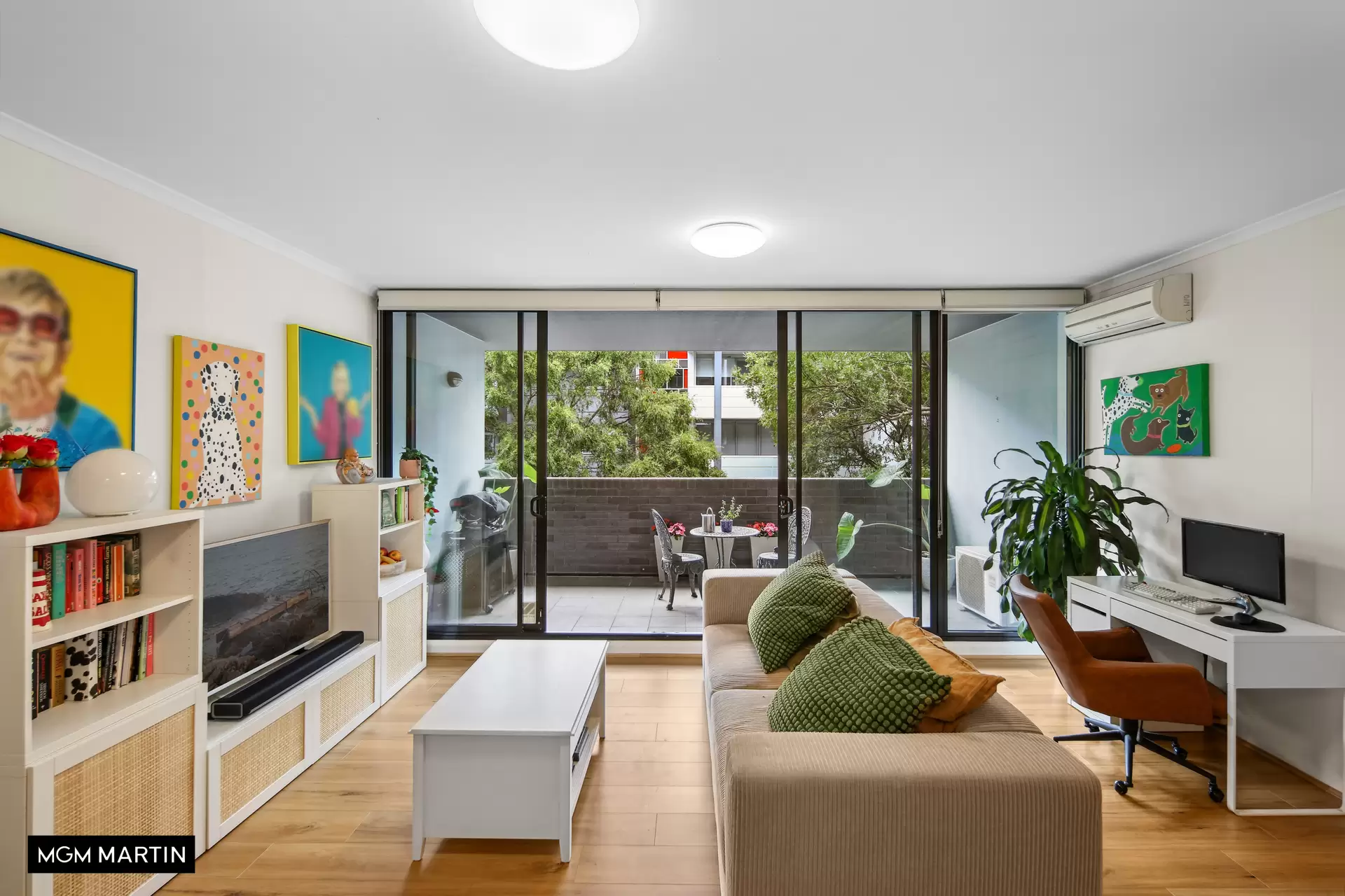 11/6B Grandstand Parade, Zetland Sold by MGM Martin - image 1