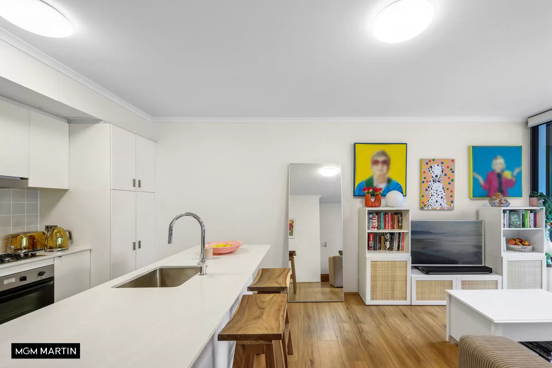 11/6B Grandstand Parade, Zetland Sold by MGM Martin - image 1