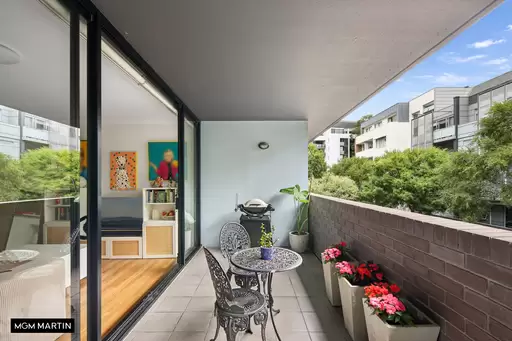 11/6B Grandstand Parade, Zetland Sold by MGM Martin