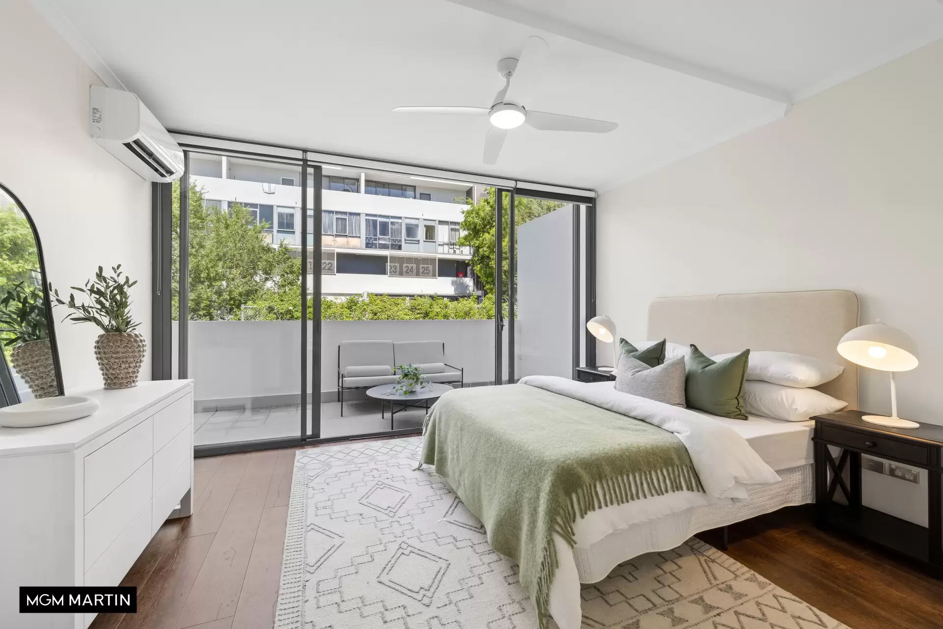 16/8 Grandstand Parade, Zetland Sold by MGM Martin - image 1