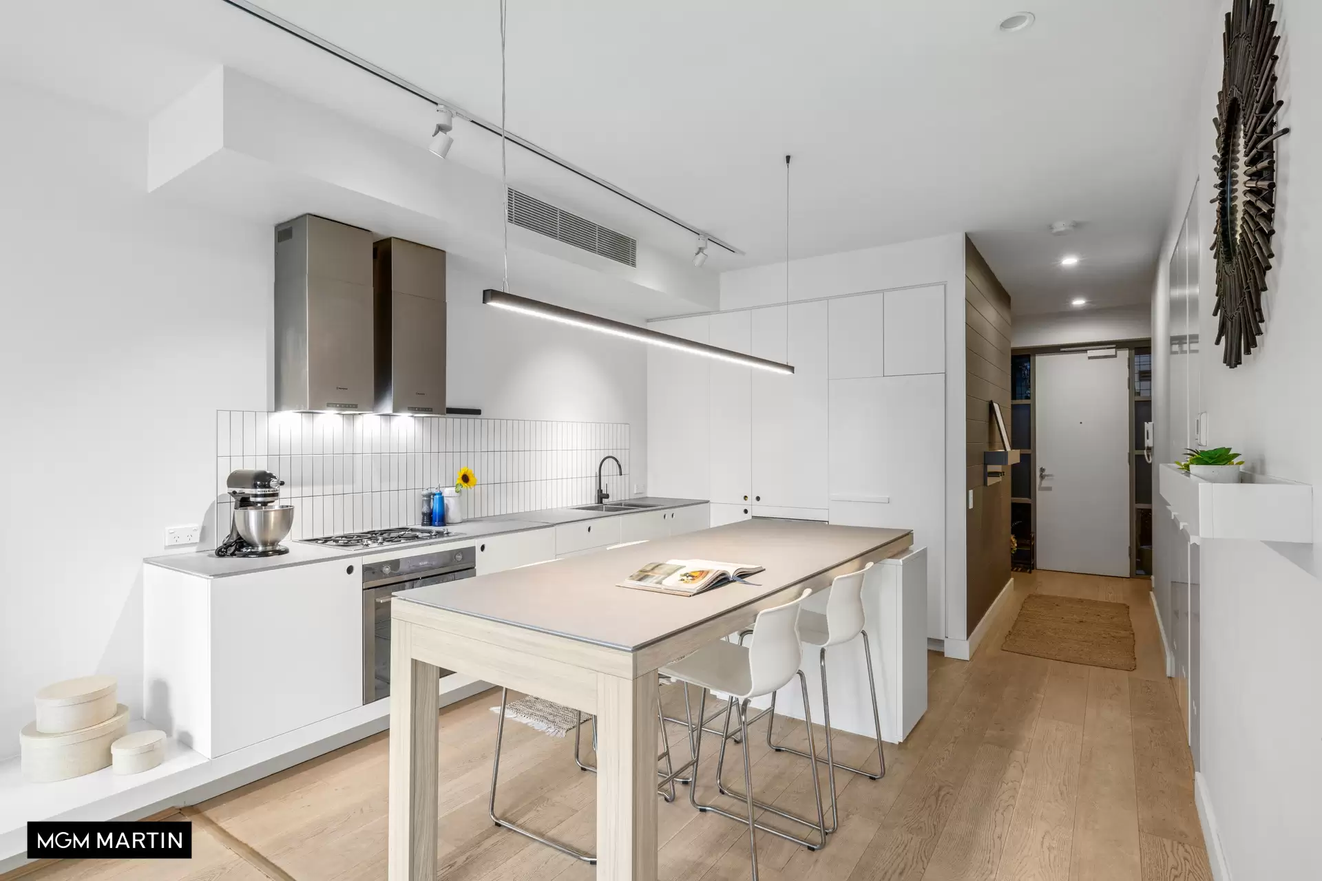 B112/810 Elizabeth Street, Waterloo Sold by MGM Martin - image 1