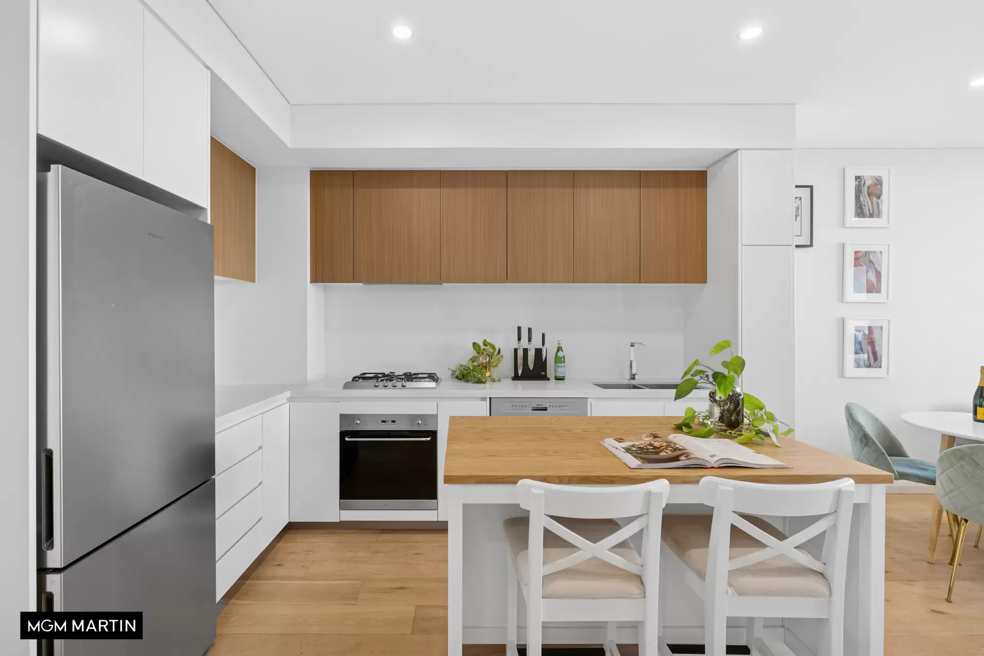905/10 Gertrude Street, Wolli Creek Sold by MGM Martin - image 1