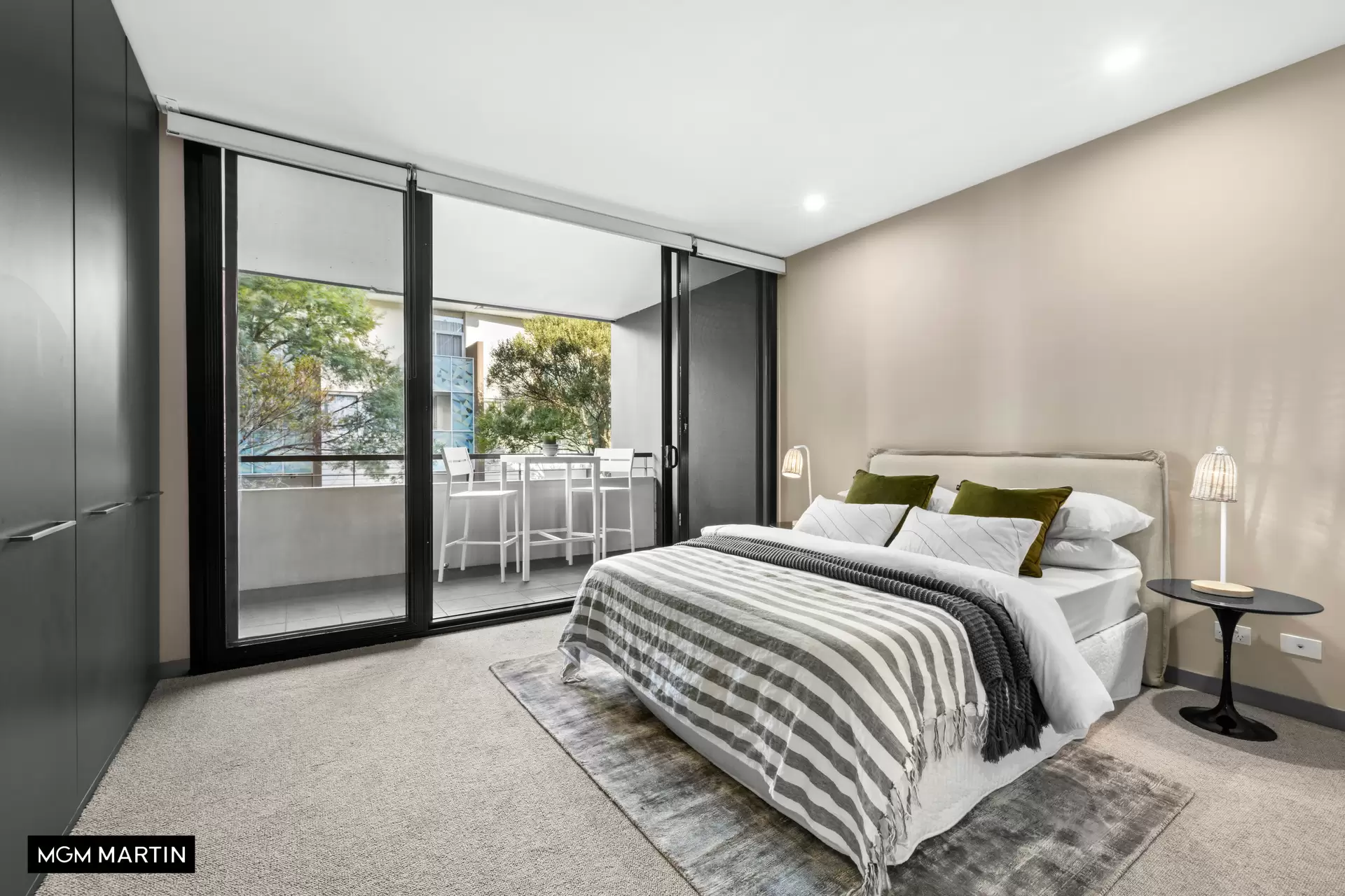 1203/1 Grandstand Parade, Zetland Sold by MGM Martin - image 1