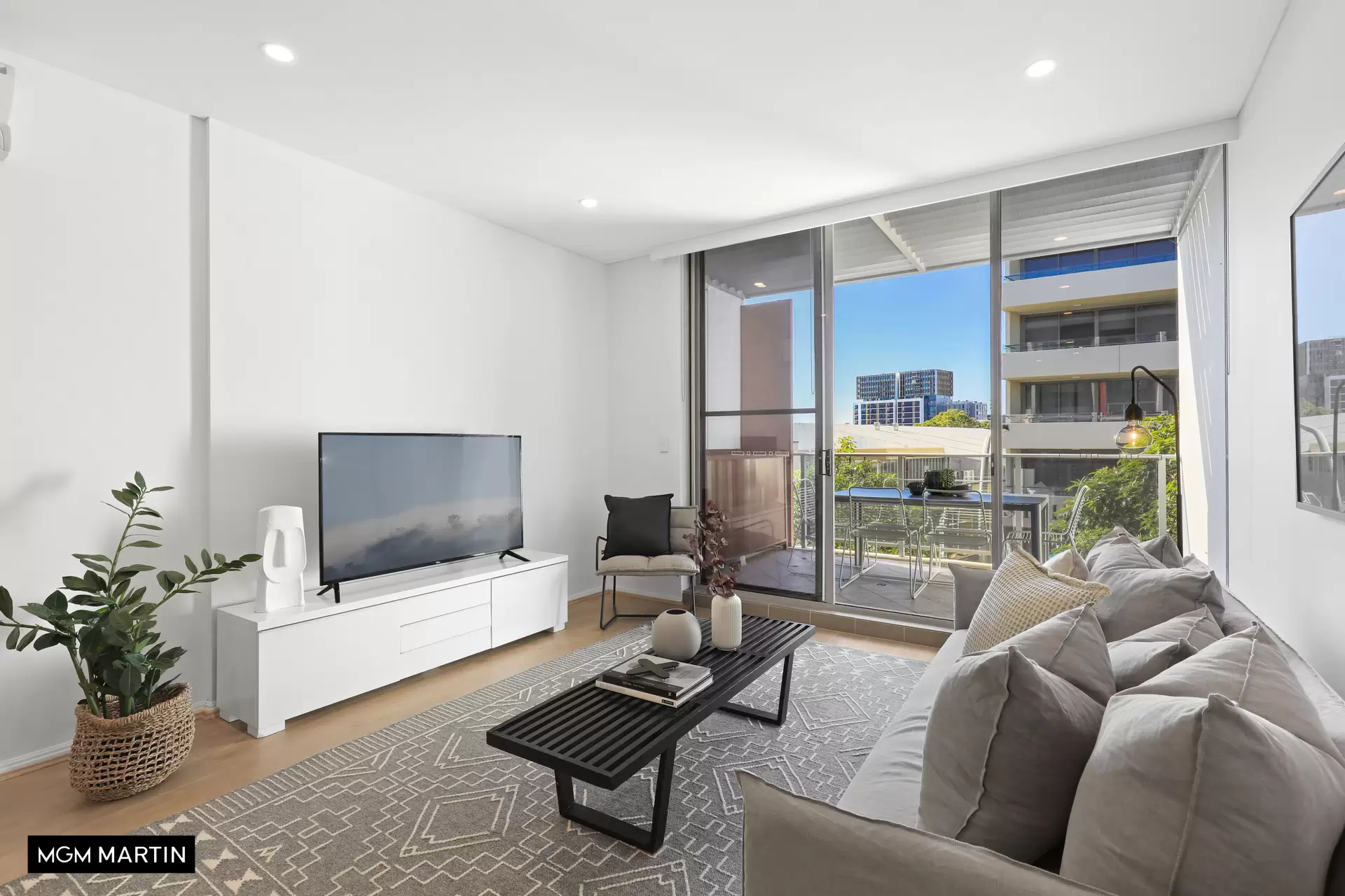 416/2 Spring Street, Rosebery Sold by MGM Martin - image 1
