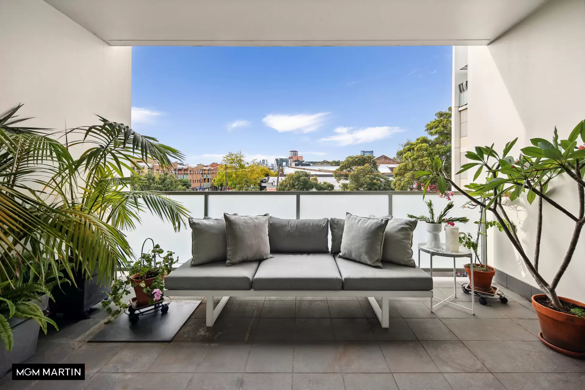165/3 Queen Street, Rosebery Sold by MGM Martin - image 1