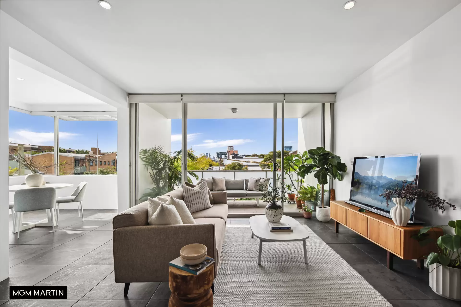 165/3 Queen Street, Rosebery Sold by MGM Martin - image 1