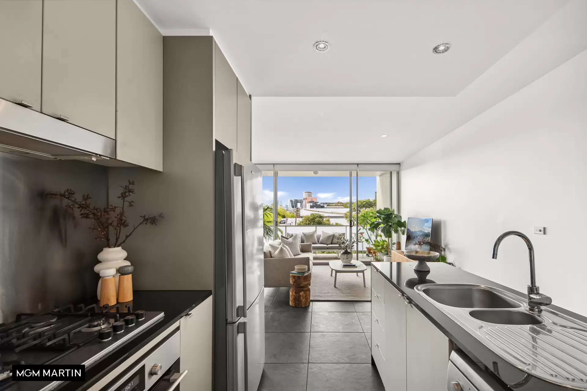 165/3 Queen Street, Rosebery Sold by MGM Martin - image 1