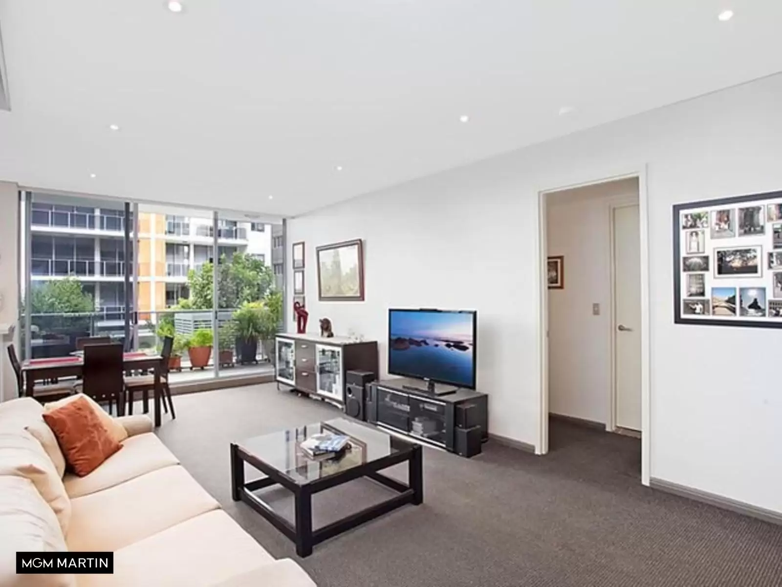 423/4 Spring Street, Rosebery Leased by MGM Martin - image 1