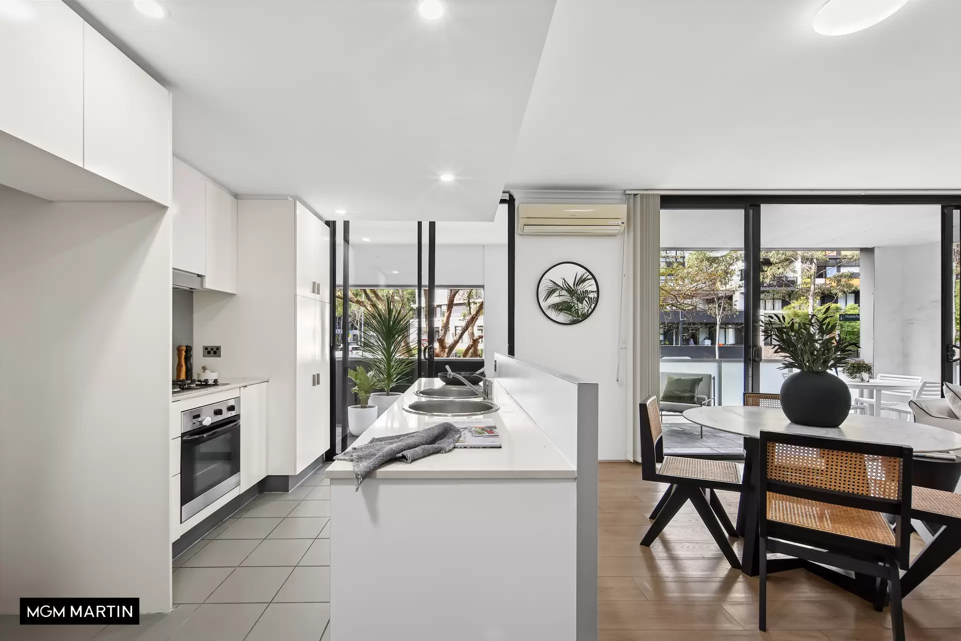 93/5A Victoria Park Parade, Zetland Sold by MGM Martin - image 1
