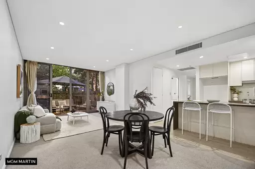 28/10 Grandstand Parade, Zetland Sold by MGM Martin
