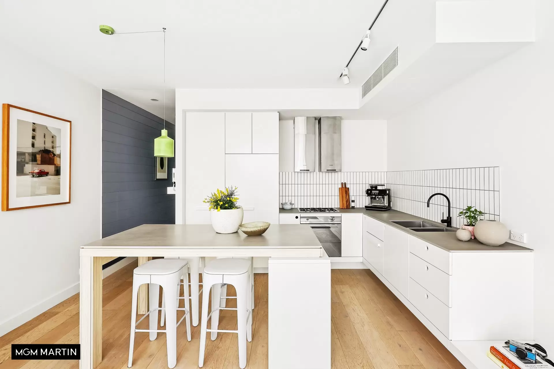 B214/810 Elizabeth Street, Waterloo Sold by MGM Martin - image 1