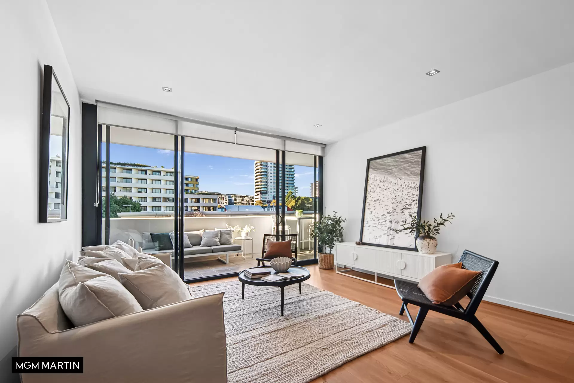 1420/1 Grandstand Parade, Zetland Sold by MGM Martin - image 1