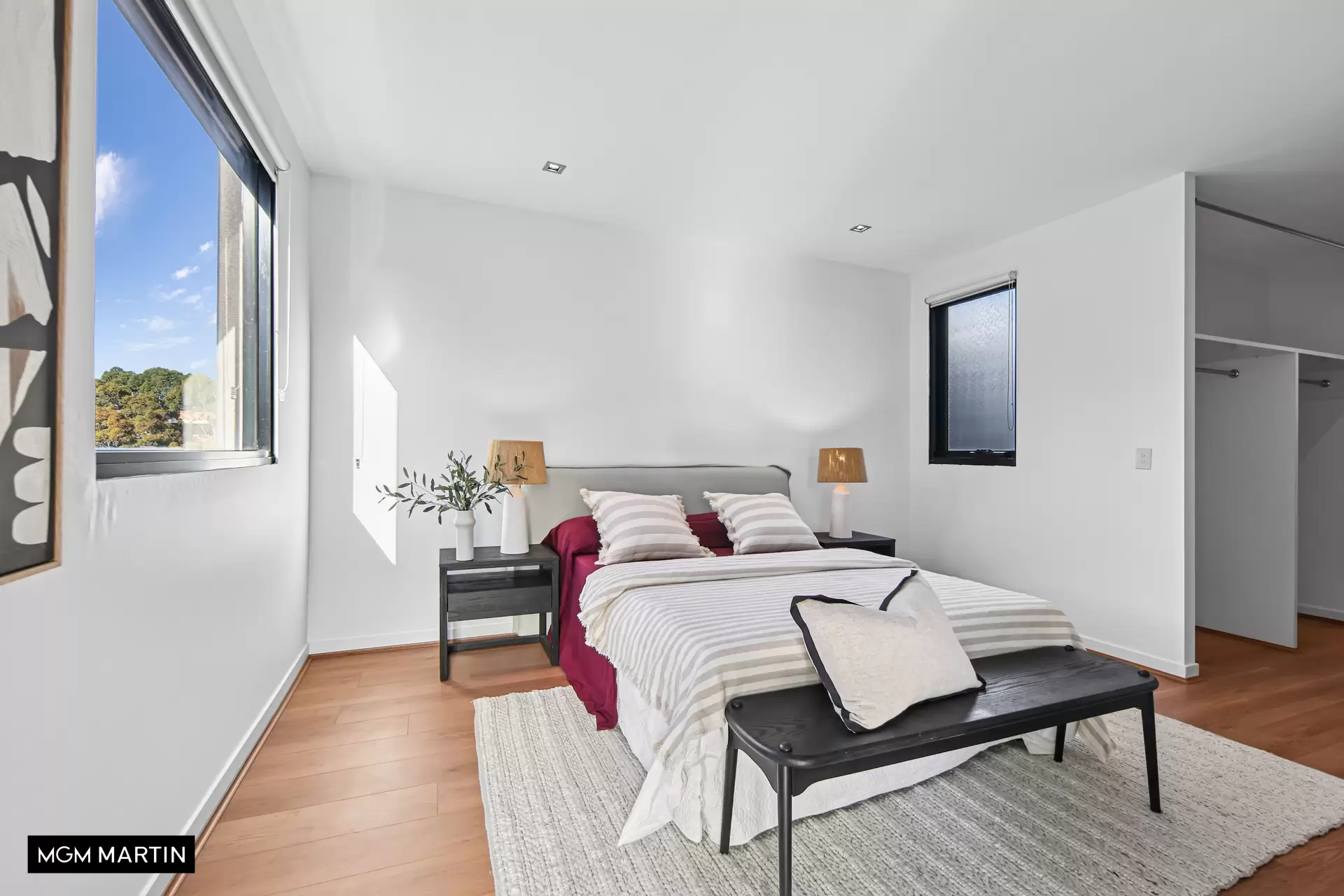 1420/1 Grandstand Parade, Zetland Sold by MGM Martin - image 1