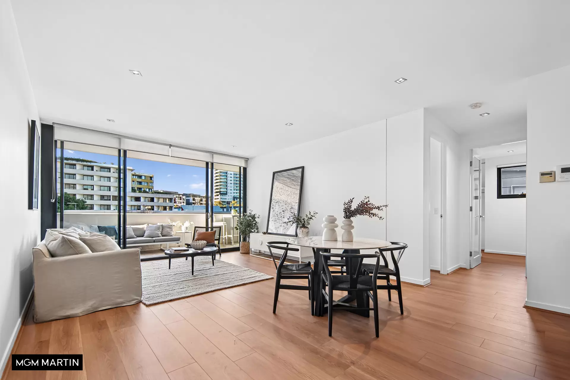 1420/1 Grandstand Parade, Zetland Sold by MGM Martin - image 1