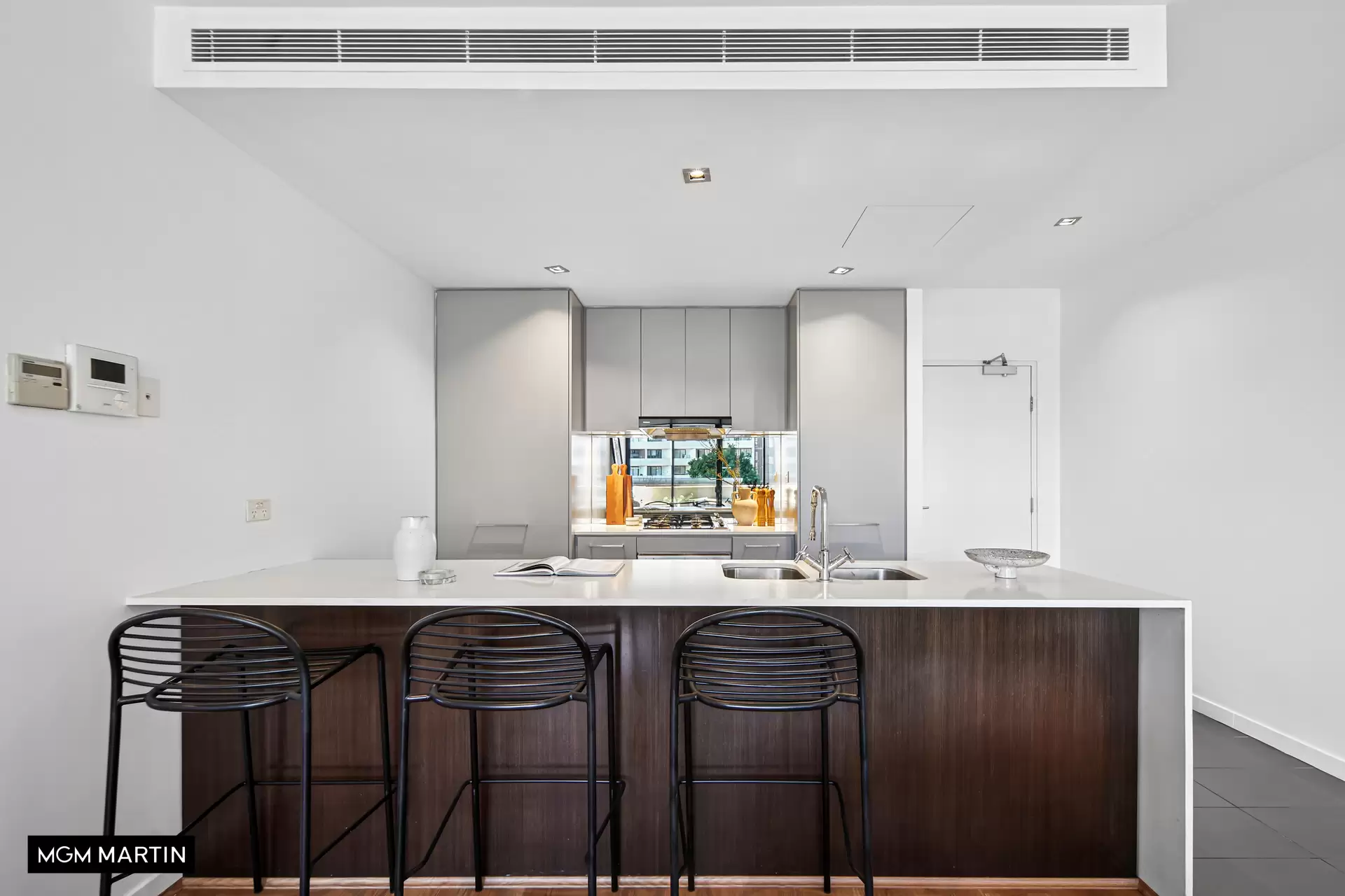 1420/1 Grandstand Parade, Zetland Sold by MGM Martin - image 1