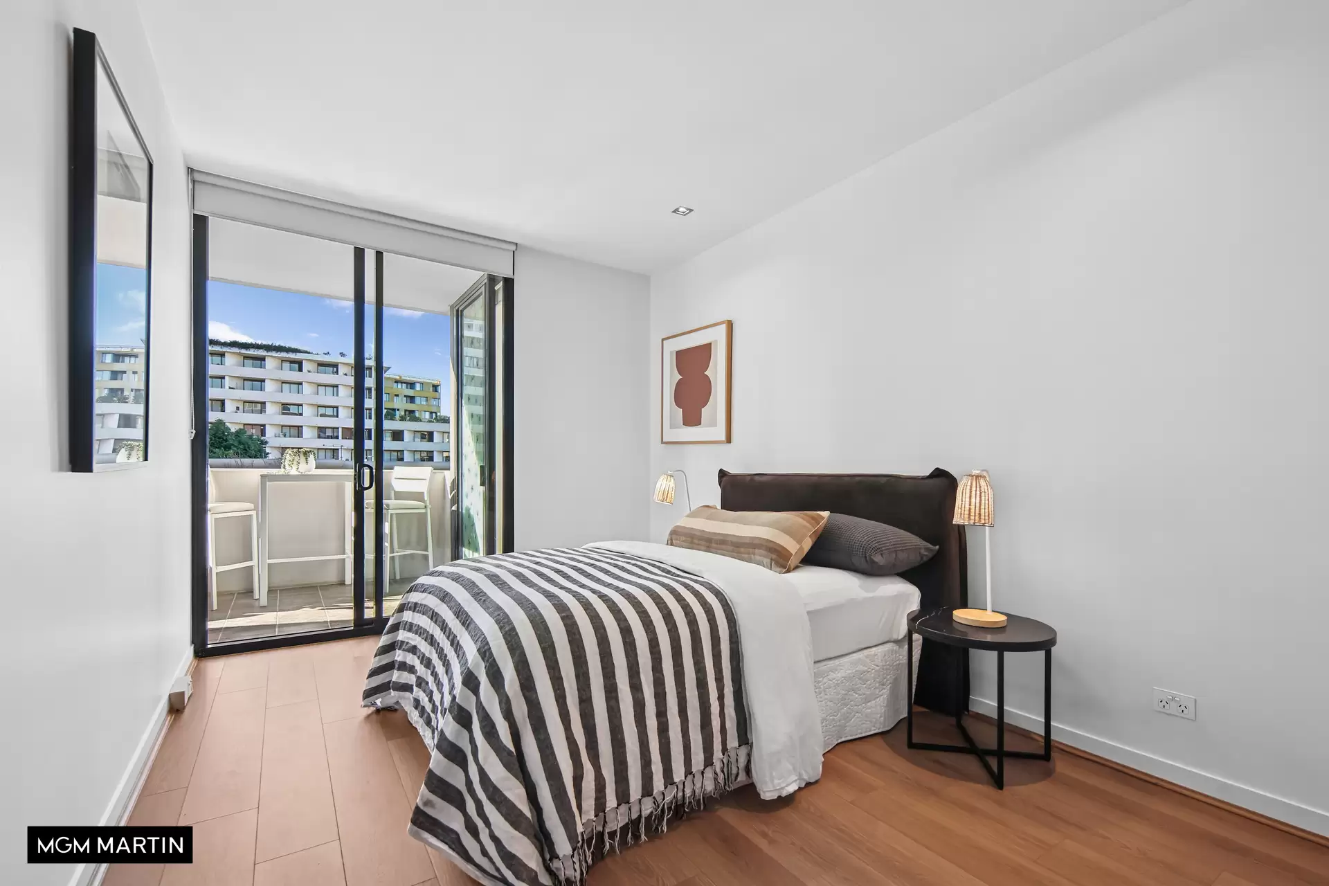 1420/1 Grandstand Parade, Zetland Sold by MGM Martin - image 1