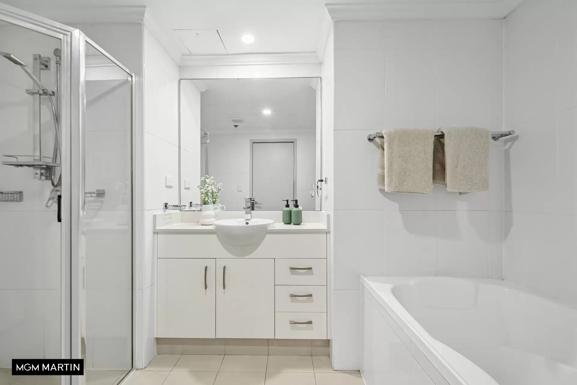 328/8 Lachlan Street, Waterloo Sold by MGM Martin - image 1