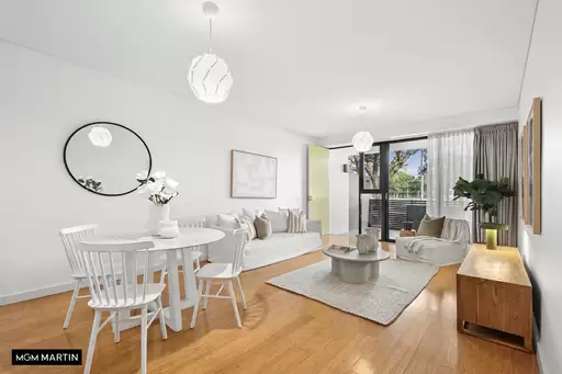826e Elizabeth Street, Waterloo For Sale by MGM Martin
