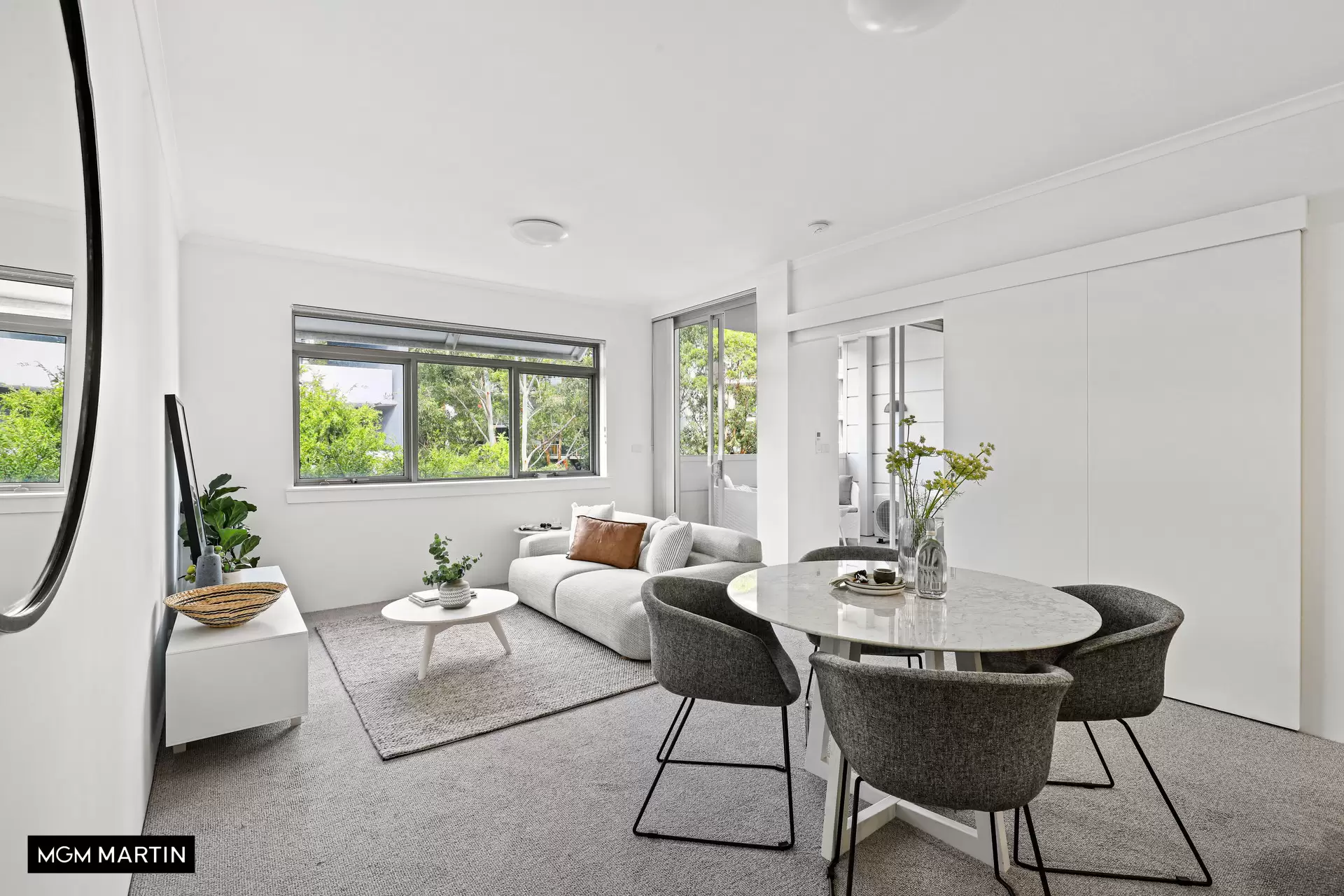 10/13 Grandstand Parade, Zetland Sold by MGM Martin - image 1