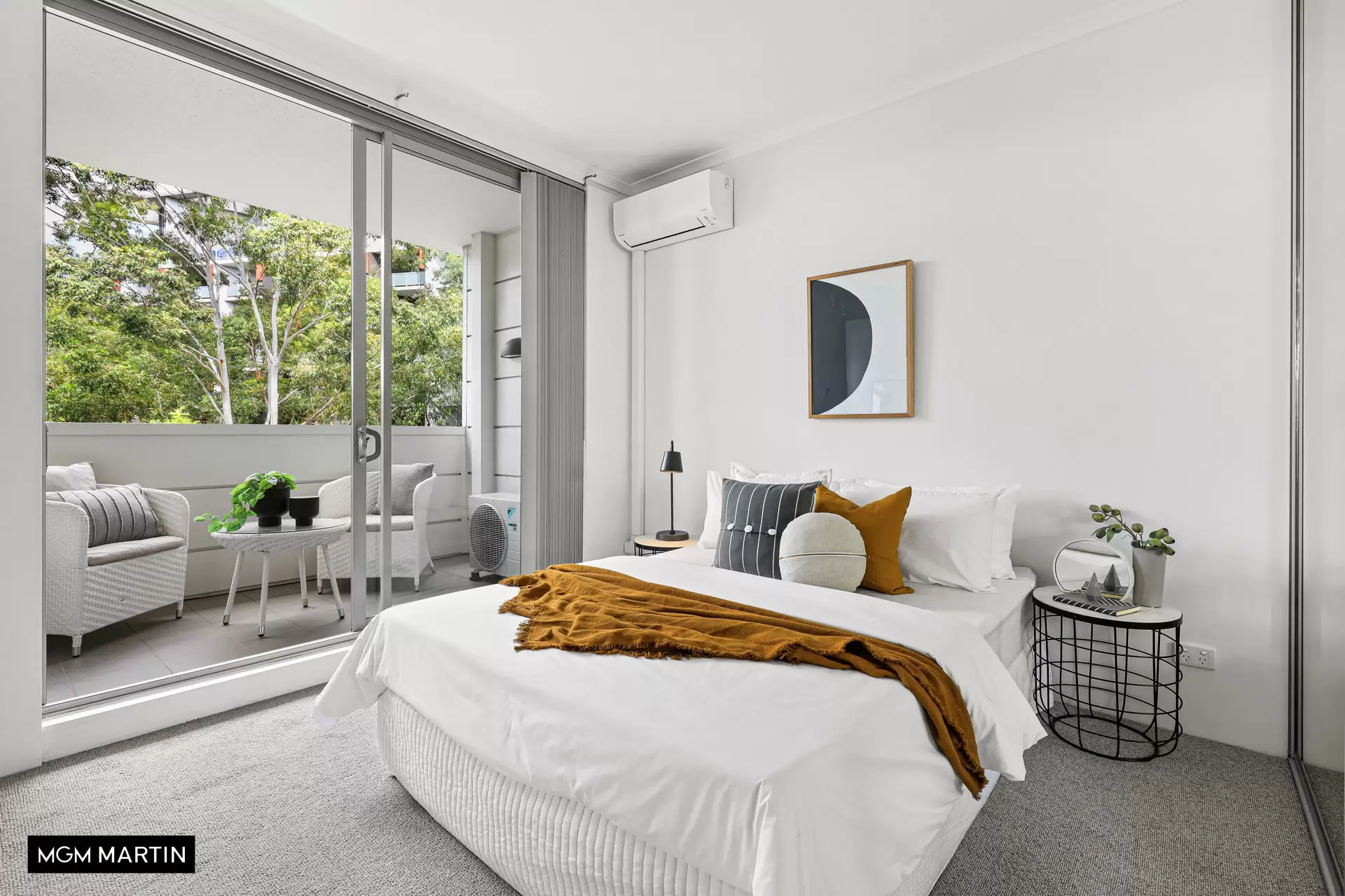 10/13 Grandstand Parade, Zetland Sold by MGM Martin - image 1