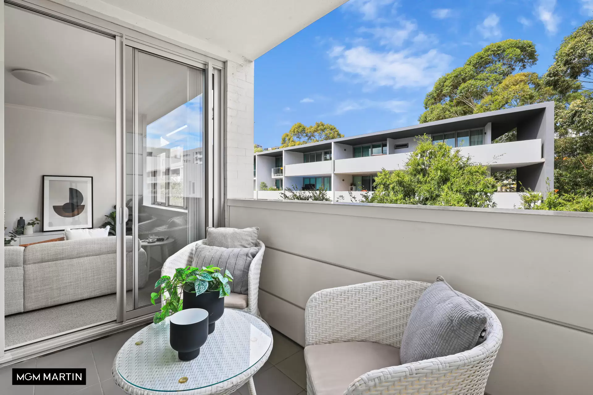 10/13 Grandstand Parade, Zetland Sold by MGM Martin - image 1