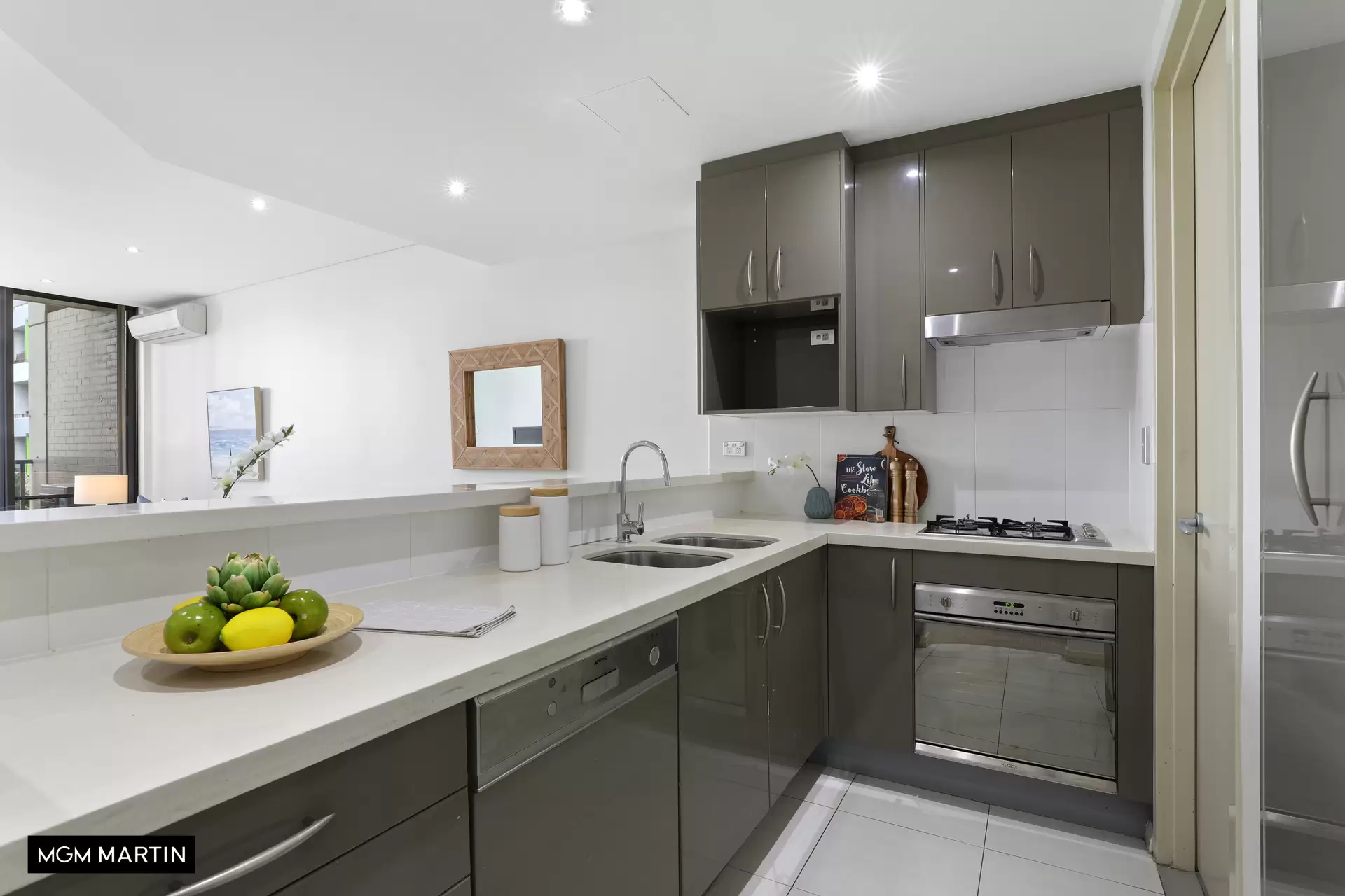 165/635 Gardeners Road, Mascot Sold by MGM Martin - image 1