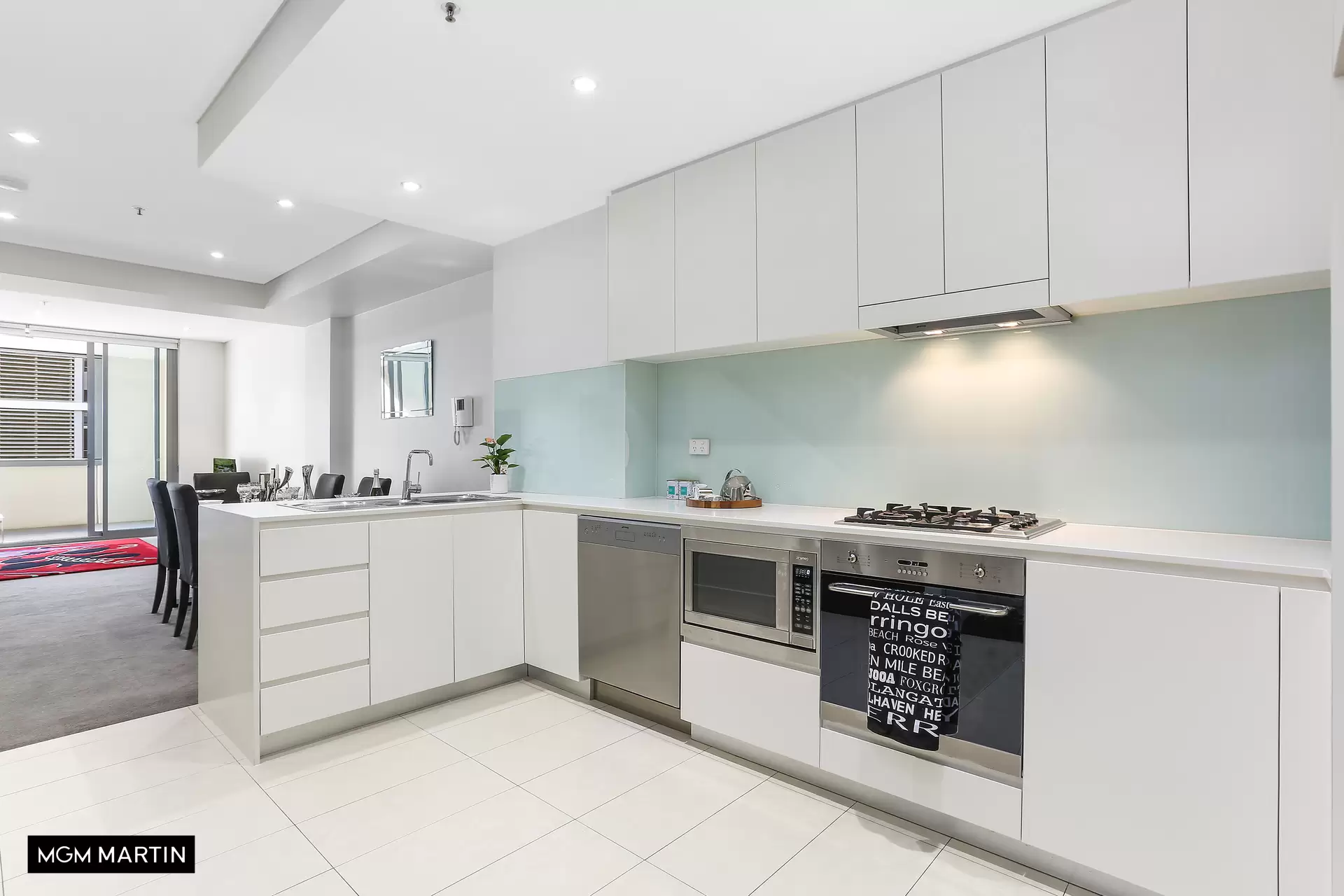 512A/8 Bourke Street, Mascot Sold by MGM Martin - image 1