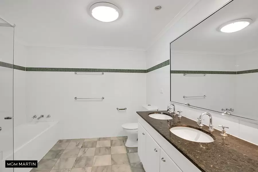 9/9-13 Sir Thomas Mitchell Road, Bondi Beach Leased by MGM Martin - image 1