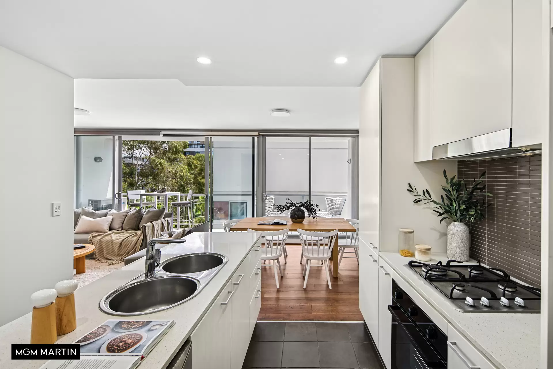 32/3 Defries Avenue, Zetland Leased by MGM Martin - image 1
